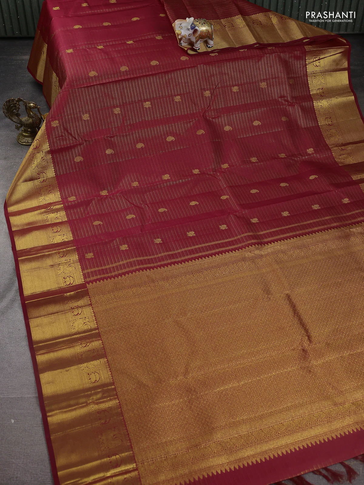 Pure kanchipuram silk saree maroon with allover zari weaves & buttas and zari woven border - Image 2