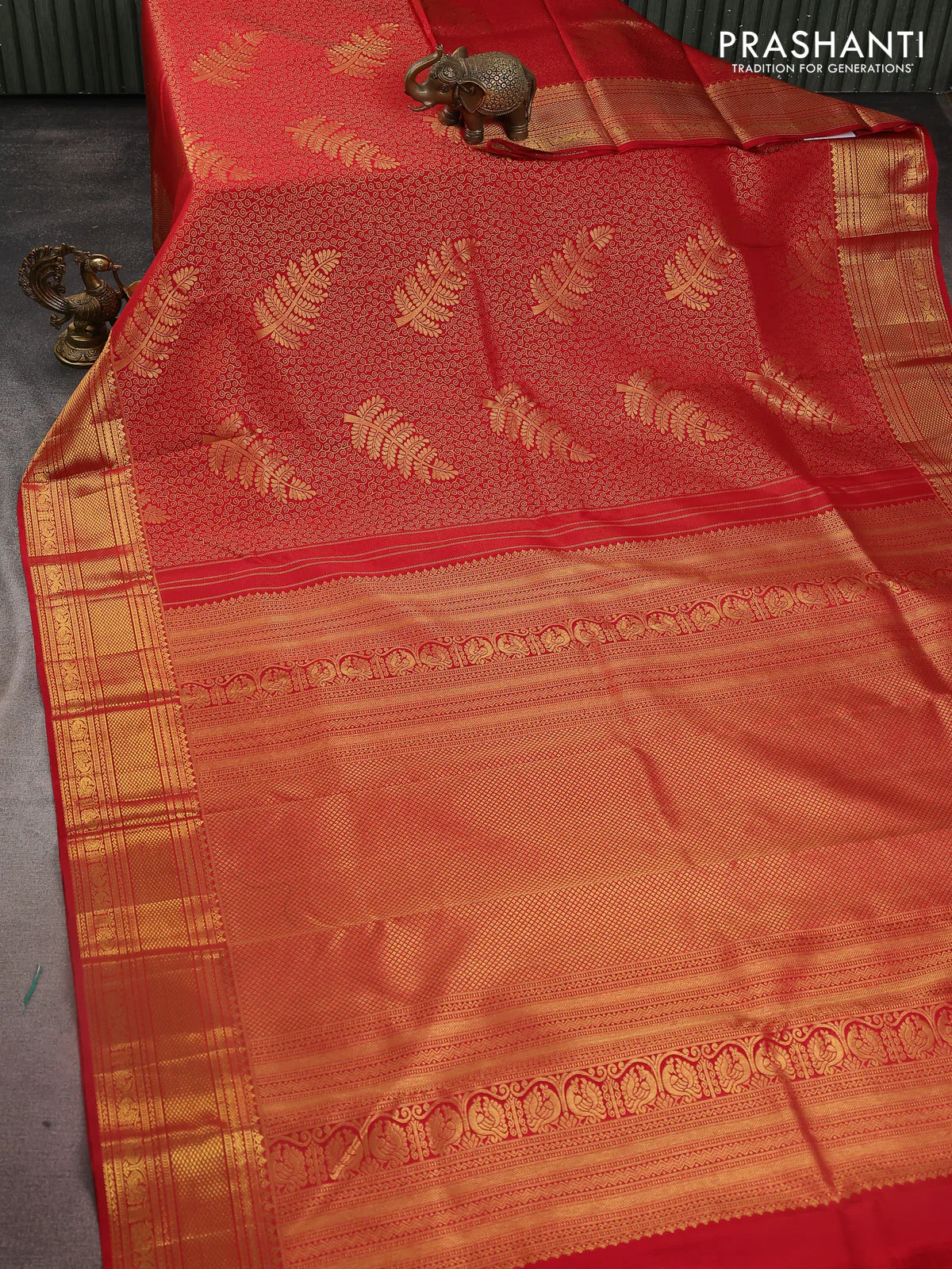 Pure kanchipuram silk saree maroon with allover zari woven brocade weaves and zari woven border - Image 3