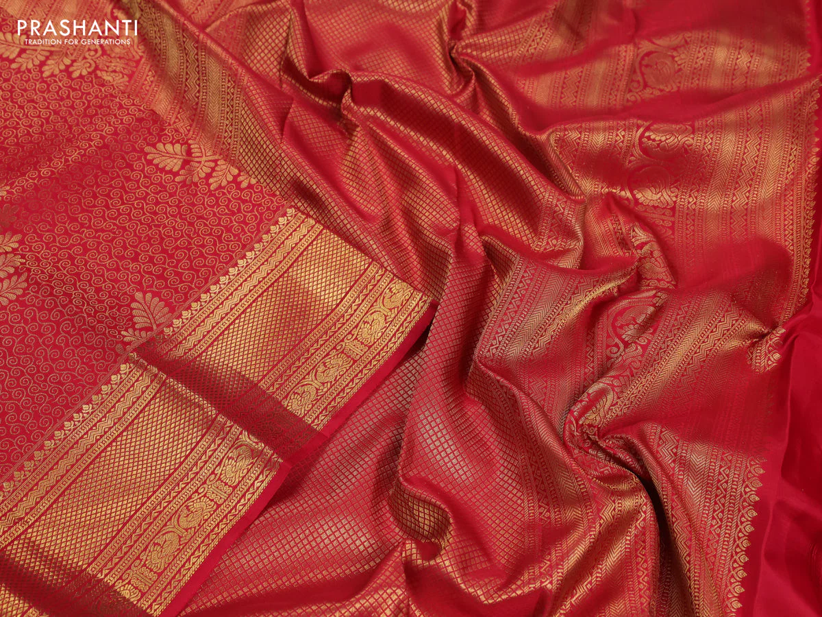 Pure kanchipuram silk saree maroon with allover zari woven brocade weaves and zari woven border - Image 4