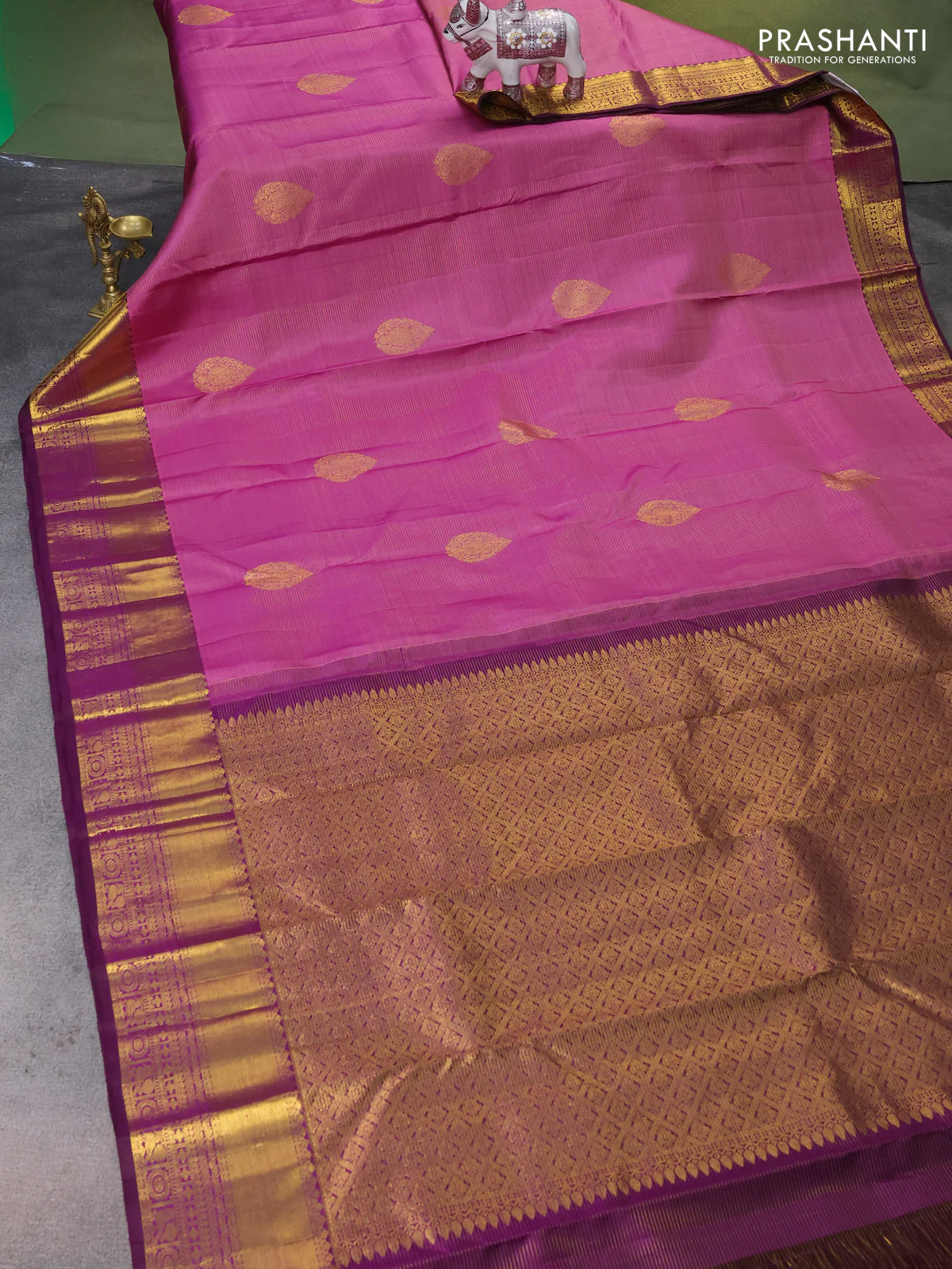 Pure kanchipuram silk saree mauve pink and purple with allover zari strip & buttas and rich zari woven border - Image 2