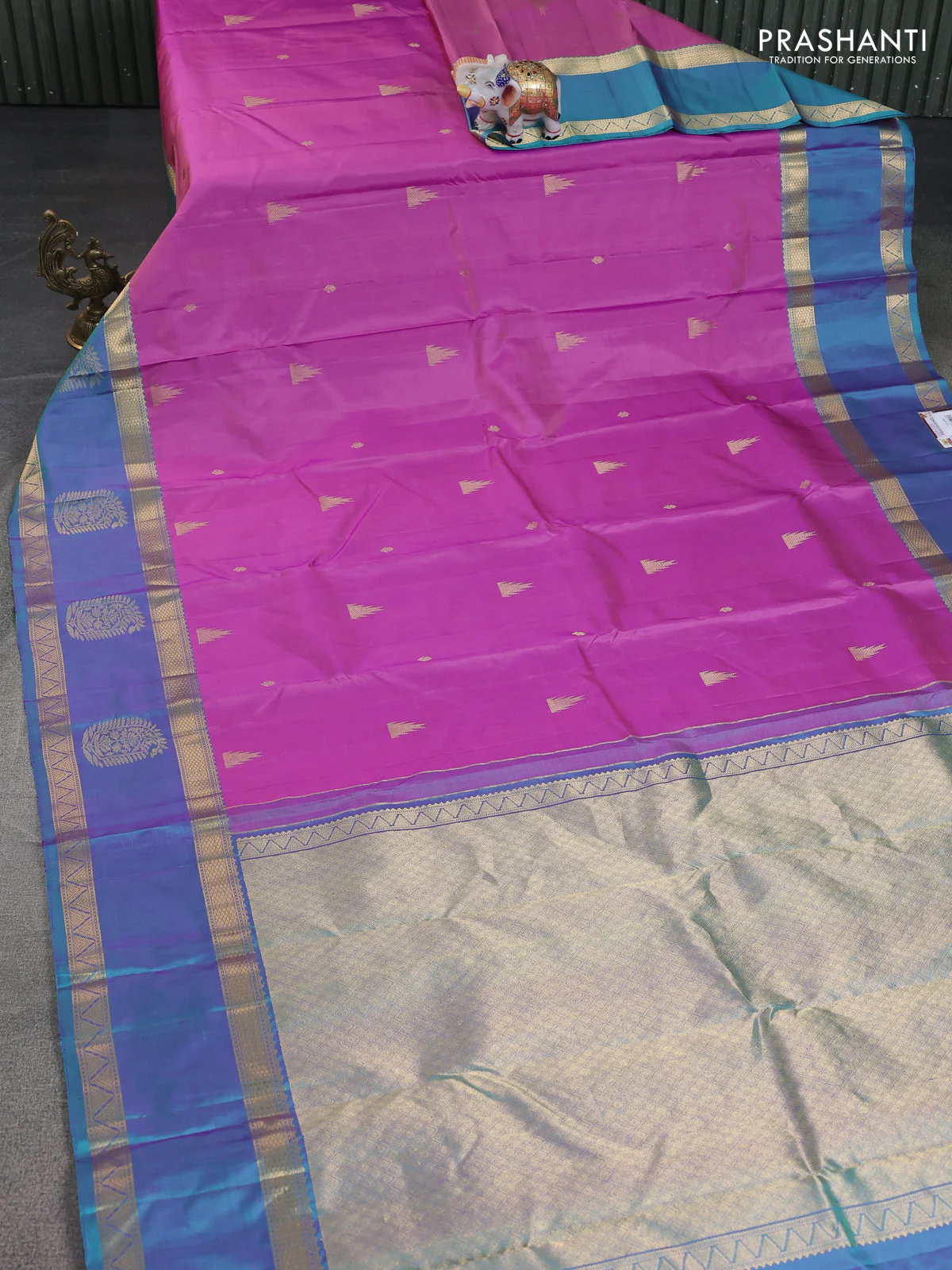 Pure kanchipuram silk saree mauve pink and teal blue with zari woven buttas and rettapet zari woven border - Image 2