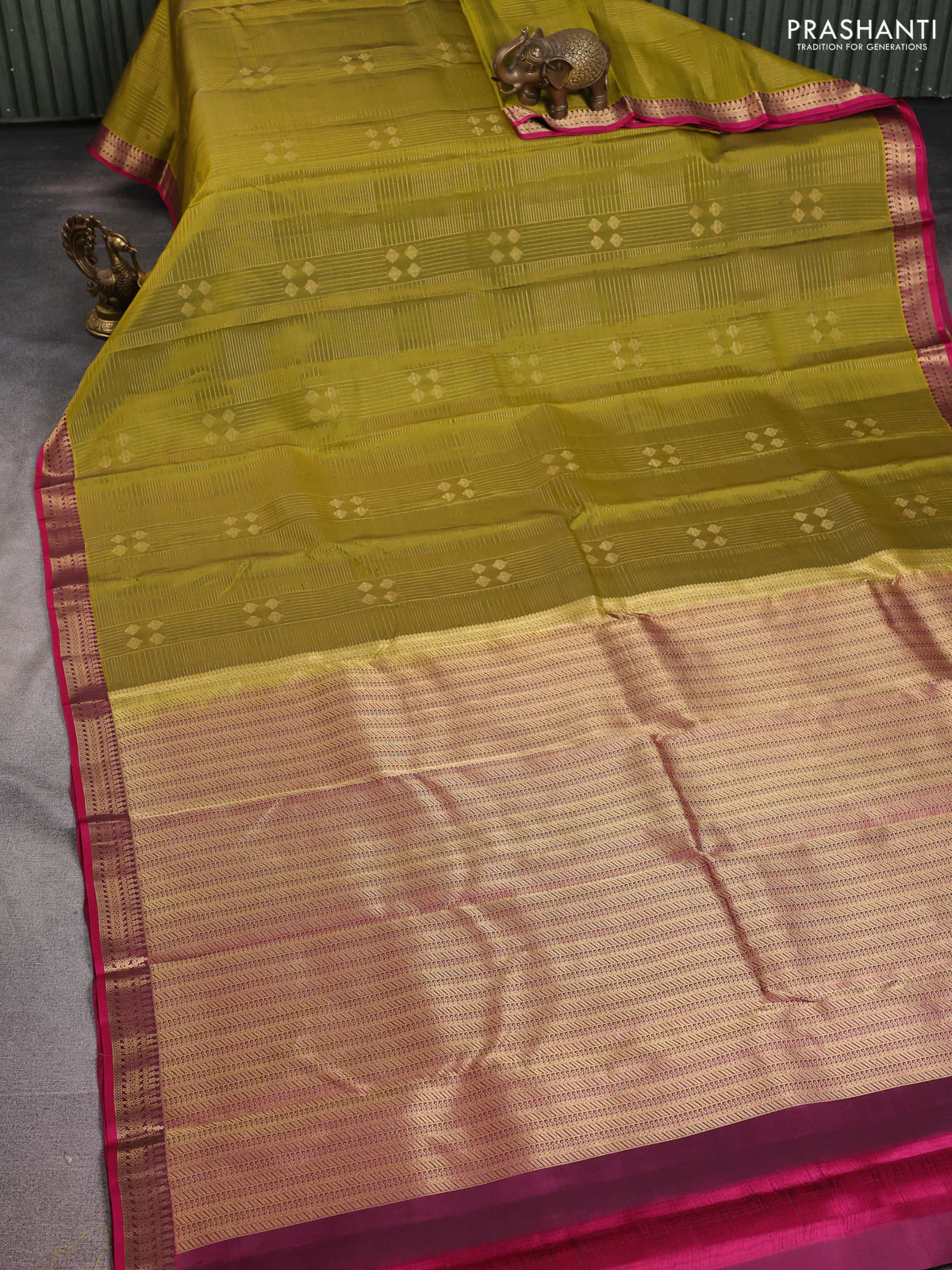 Pure kanchipuram silk saree mehendi green and pink with allover zari weaves and zari woven border - Image 2