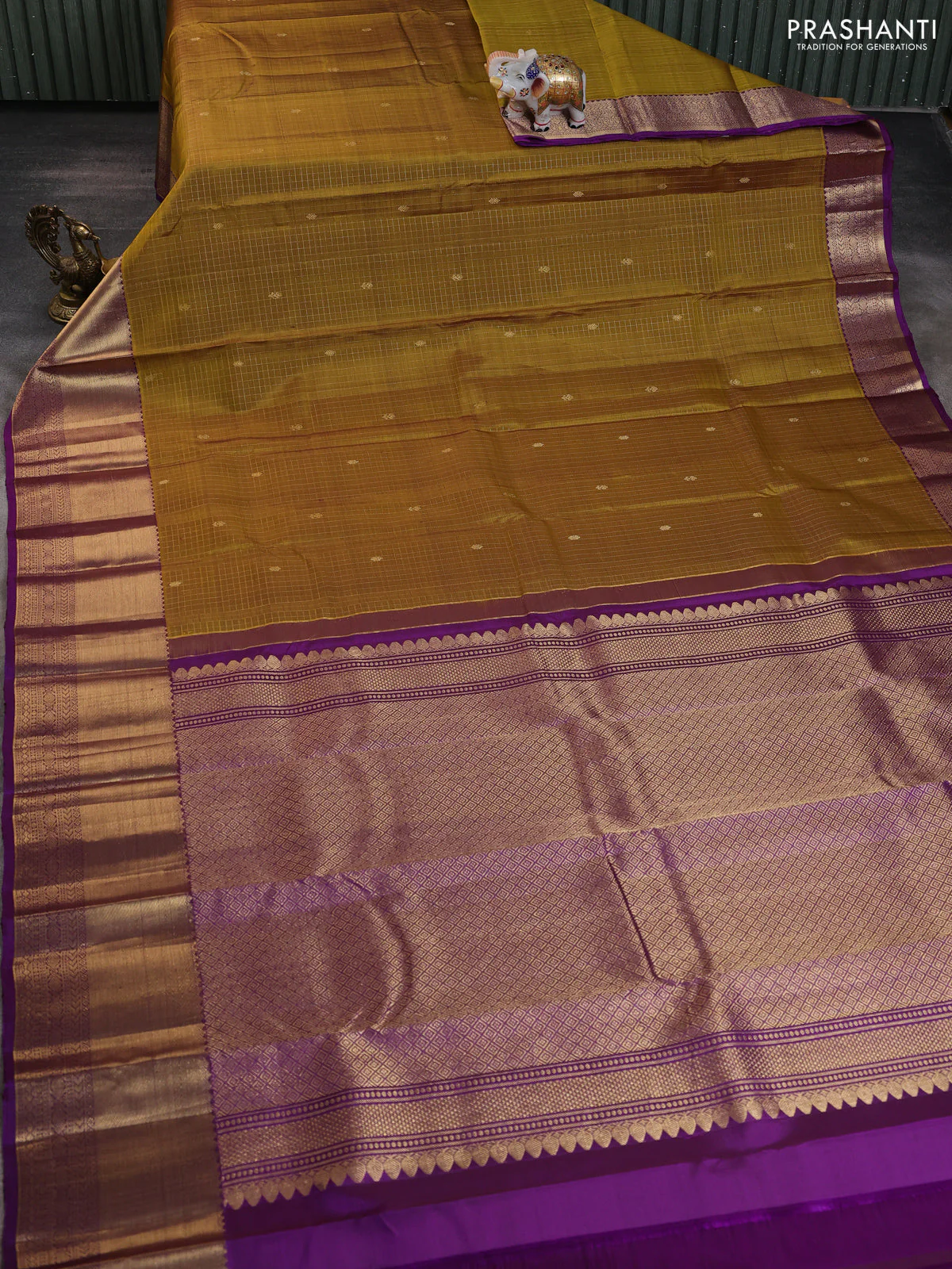 Pure kanchipuram silk saree mehendi green and purple with allover small zari checks & buttas and rich zari woven border - Image 2