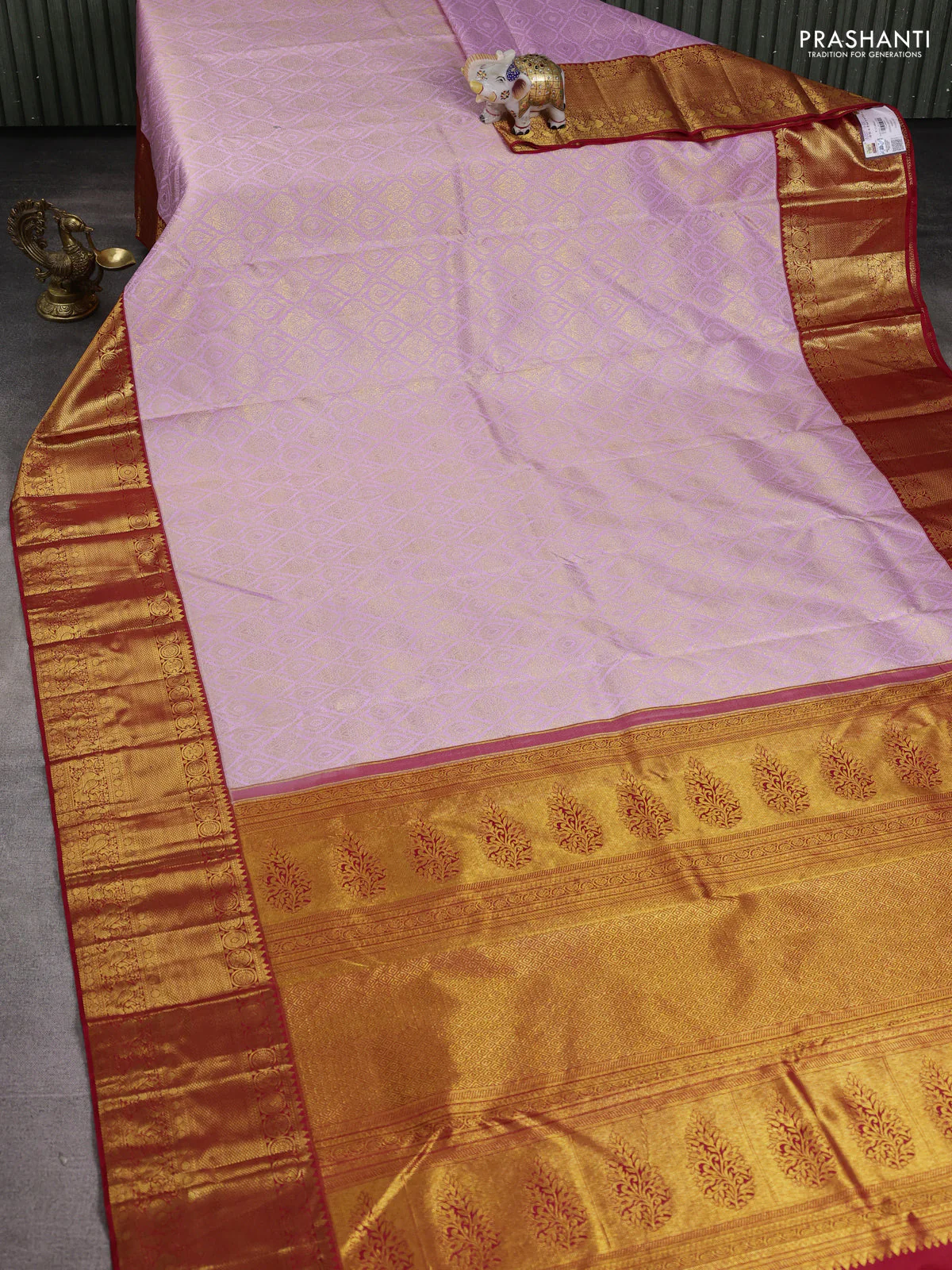 Pure kanchipuram silk saree mild lavender and red with allover zari woven brocade weaves and long rich zari woven border - Image 2