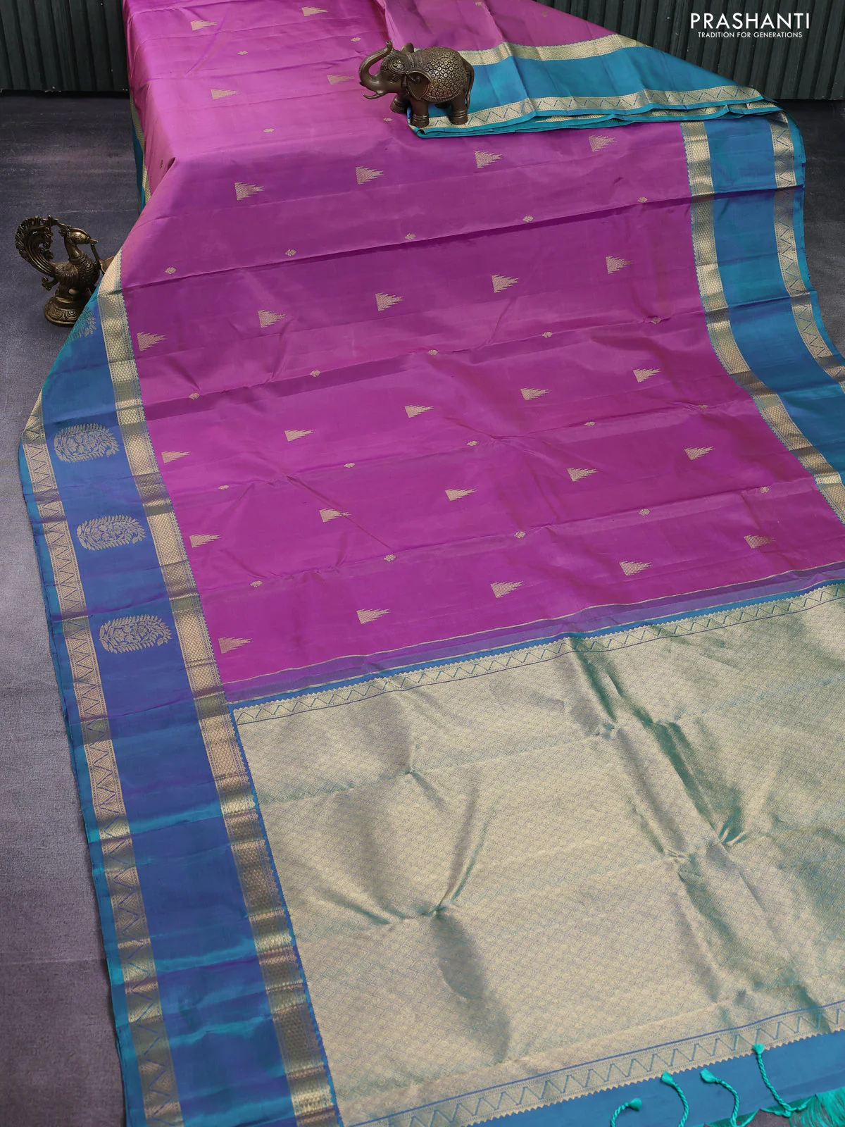 Pure kanchipuram silk saree mild purple and dual shade of teal green with zari woven buttas and long zari woven butta border - Image 2