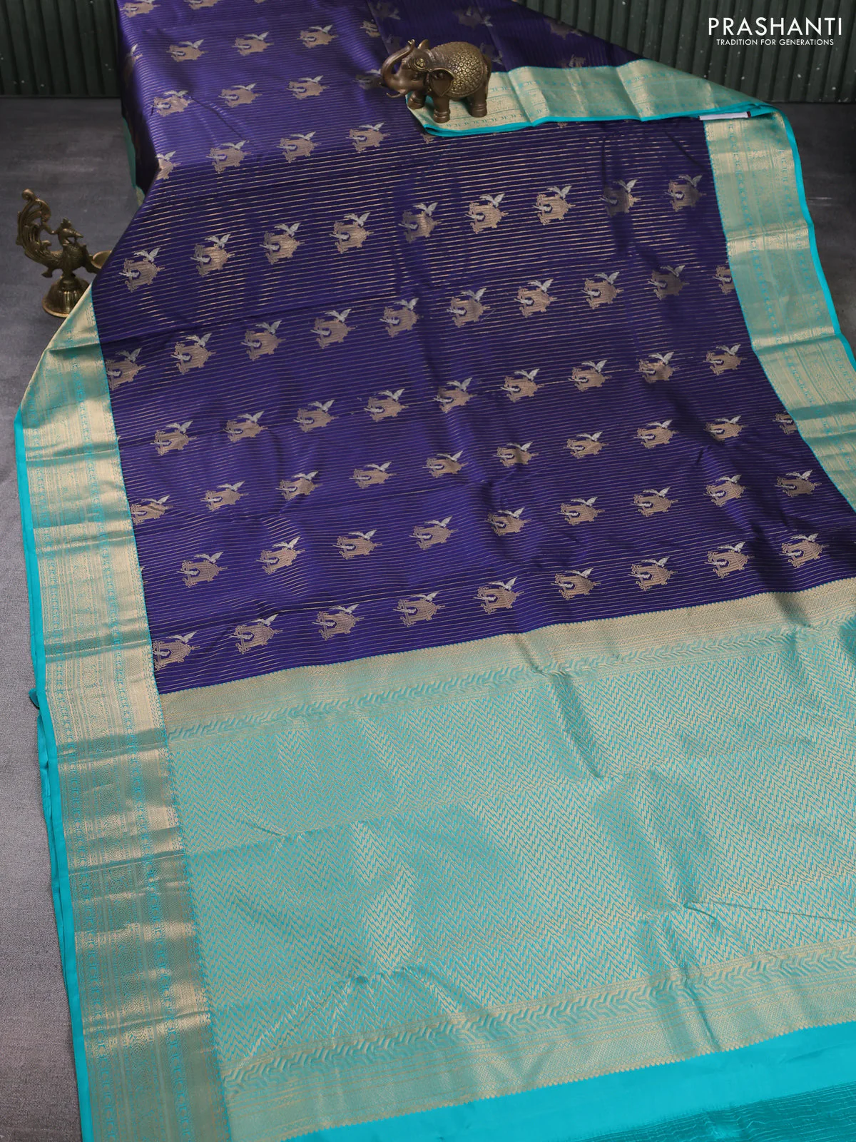 Pure kanchipuram silk saree navy blue and teal green with allover zari weaves & buttas and zari woven korvai border - Image 2