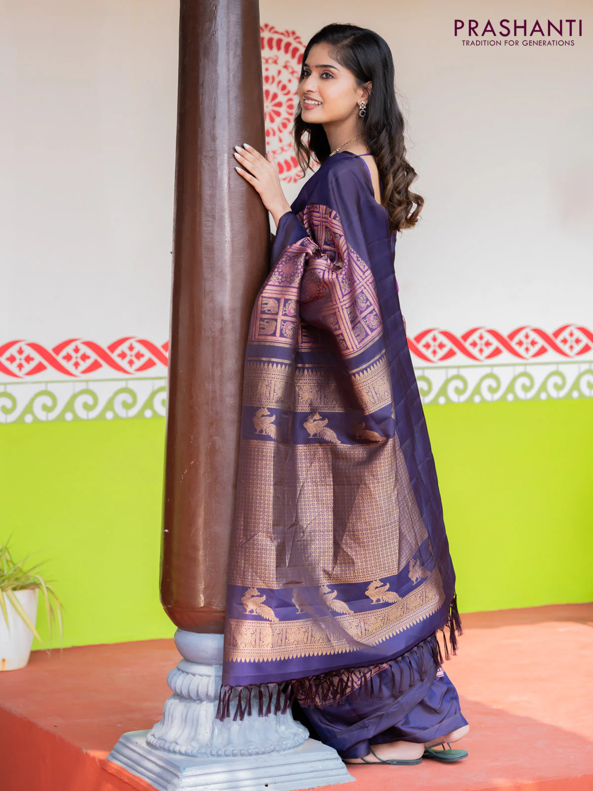 Pure kanchipuram silk saree navy blue with allover zari woven brocade weaves and simple border - Image 4