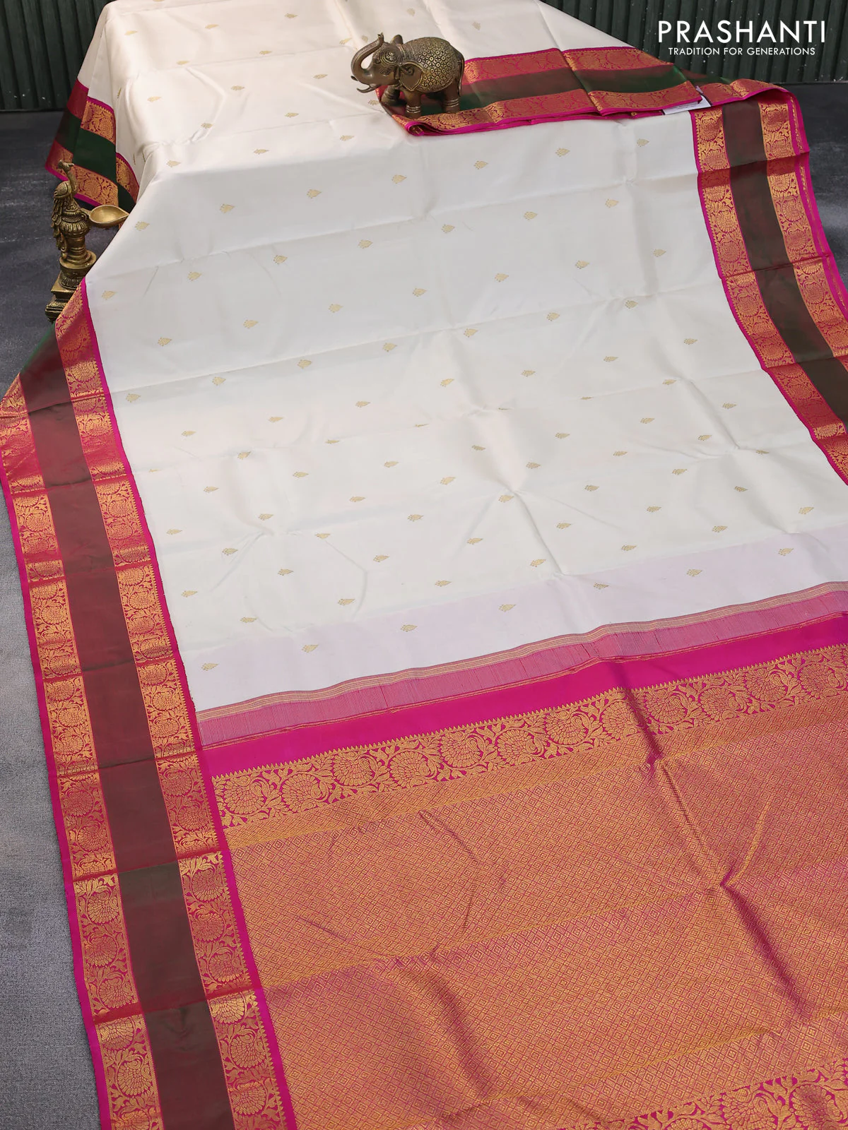 Pure kanchipuram silk saree off white and pink with zari woven buttas and rettapet zari woven border - Image 2