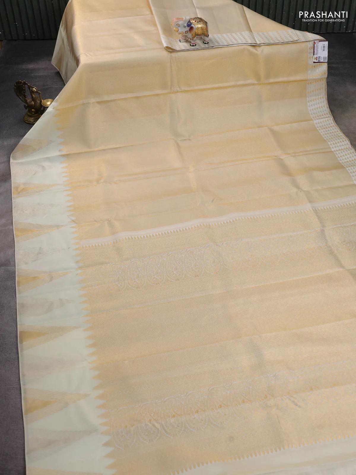 Pure kanchipuram silk saree off white with allover zari weaves and temple design zari woven border - Image 2