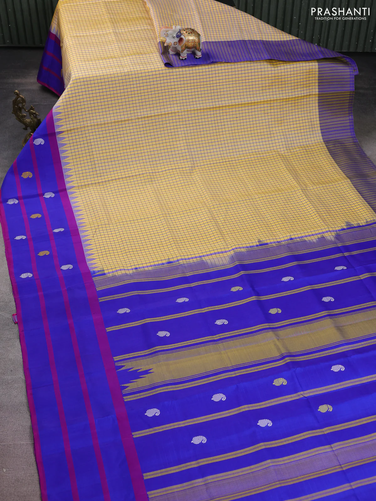 Pure kanchipuram silk saree pale yellow and blue with allover small checked pattern and temple design thread woven butta border - Image 2