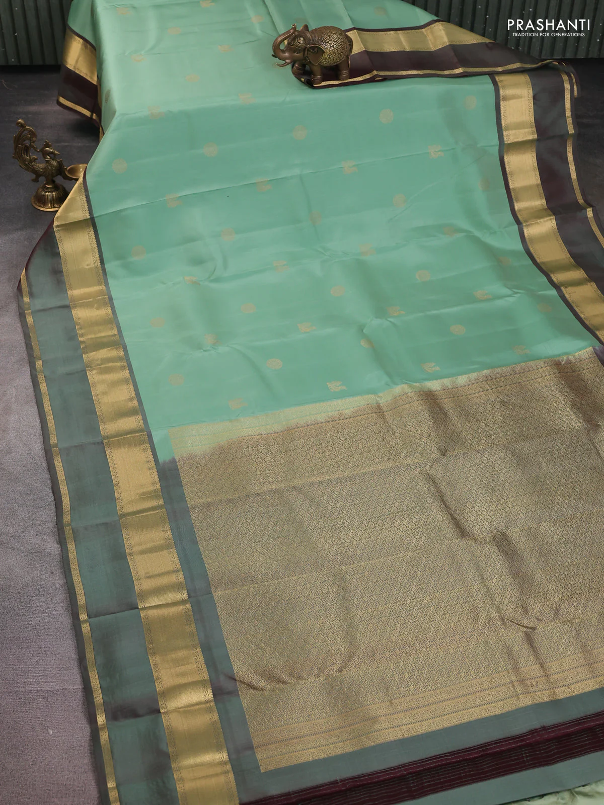 Pure kanchipuram silk saree pastel green and dual shade of maroon with zari woven buttas and long rettapet zari woven border - Image 2