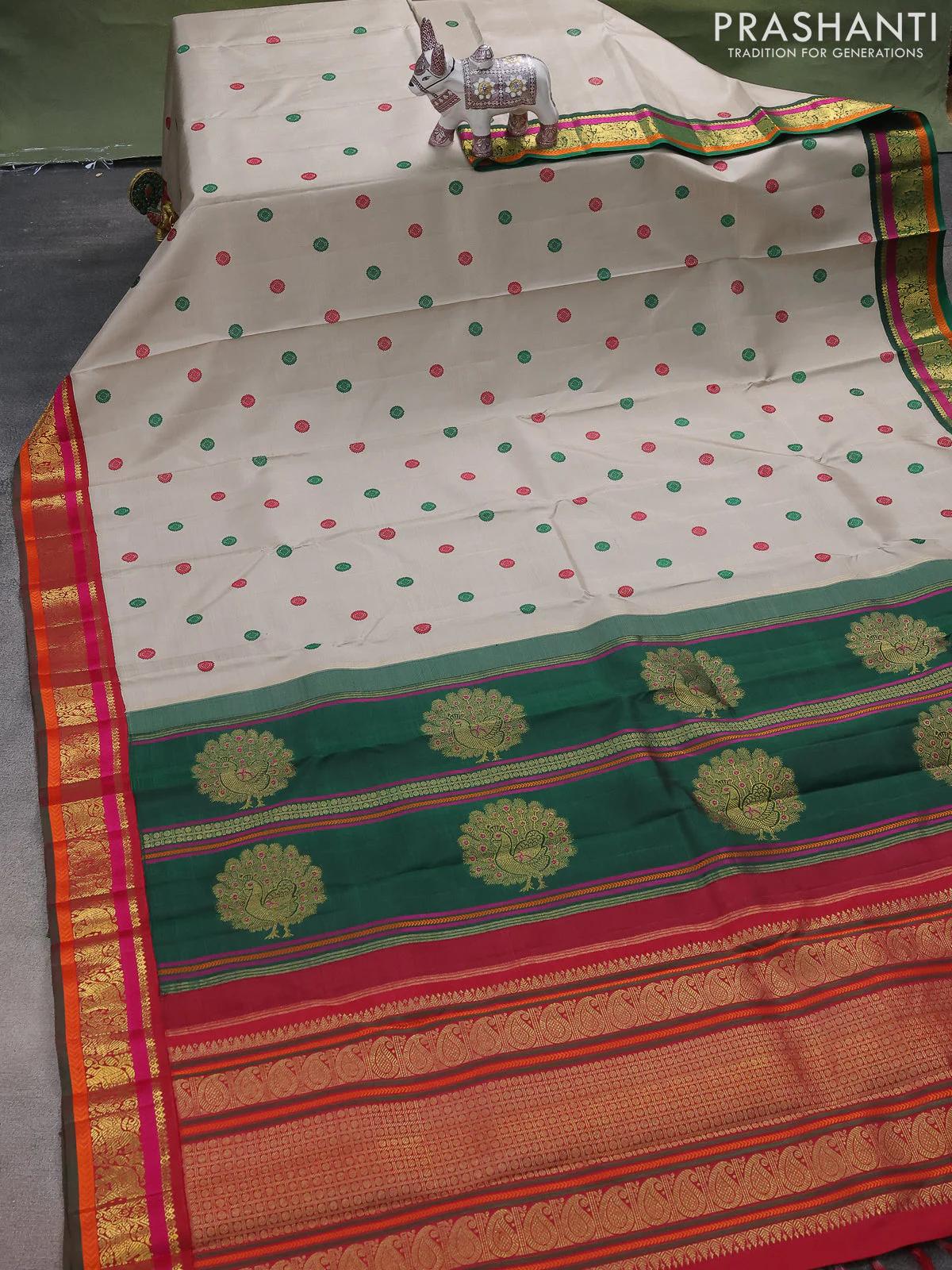 Pure kanchipuram silk saree pastel grey and maroon with thread woven buttas and ganga jamuna korvai border - Image 3