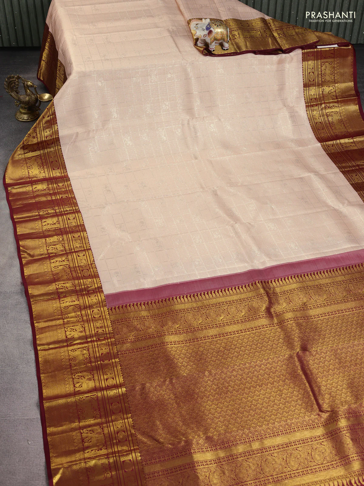 Pure kanchipuram silk saree pastel peach and maroon with allover silver zari woven brocade weaves and long rich zari woven border - Image 2
