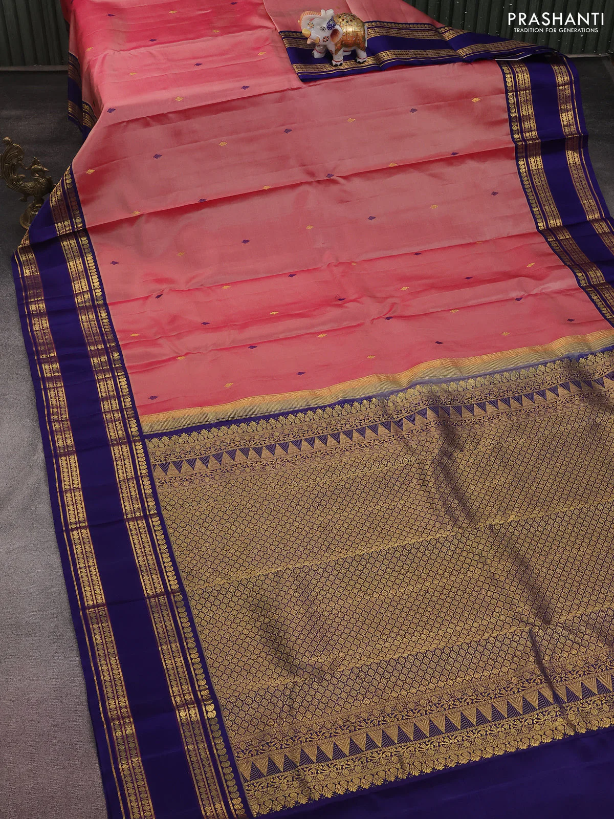 Pure kanchipuram silk saree pastel pink and dark blue with zari woven buttas and rettapet zari woven border - Image 2