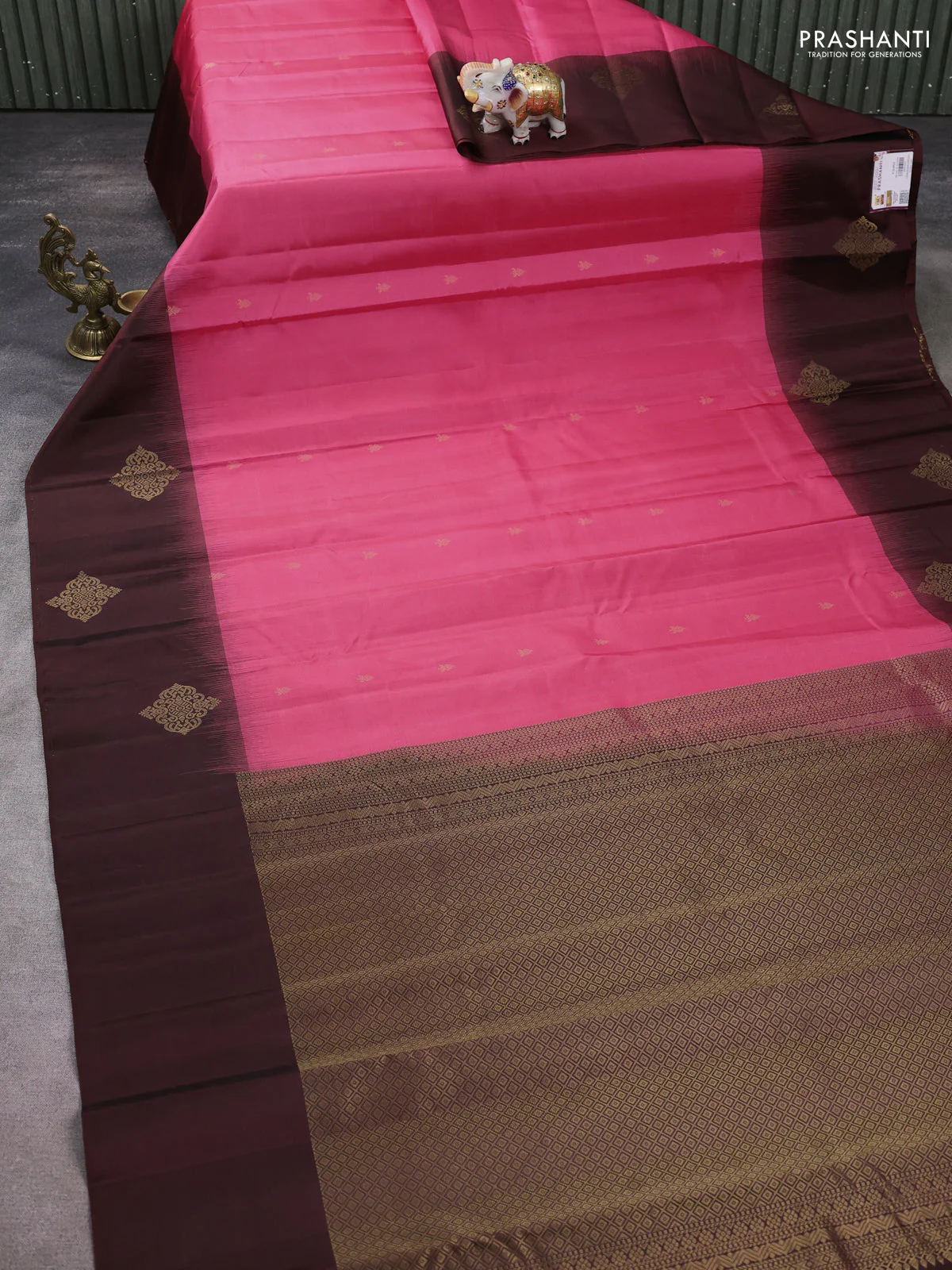 Pure kanchipuram silk saree peach pink and coffee brown with zari woven buttas and zari woven butta border - Image 2