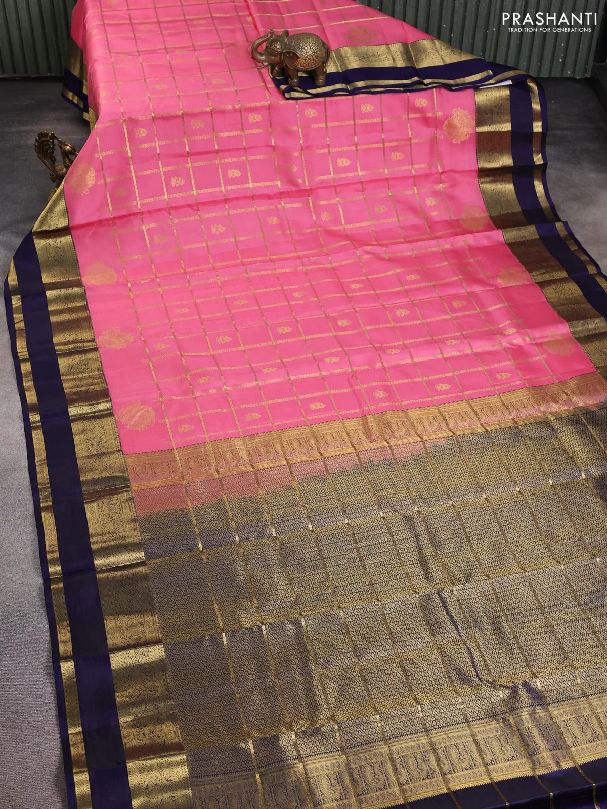Pure kanchipuram silk saree peach pink and navy blue with allover zari checks & buttas and rettapet zari woven border - Image 2