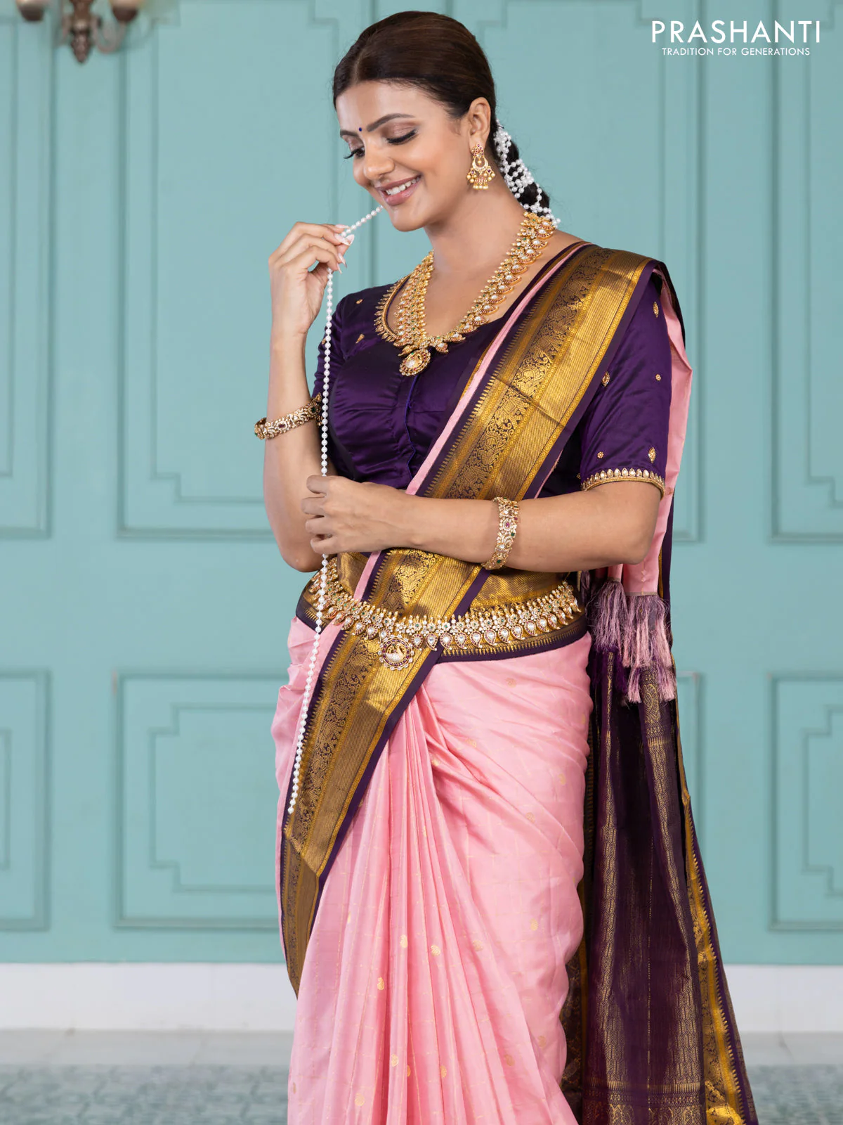 Pure kanchipuram silk saree peach pink and purple with allover zari checks & paisley buttas and elephant & annam zari woven border - Image 3