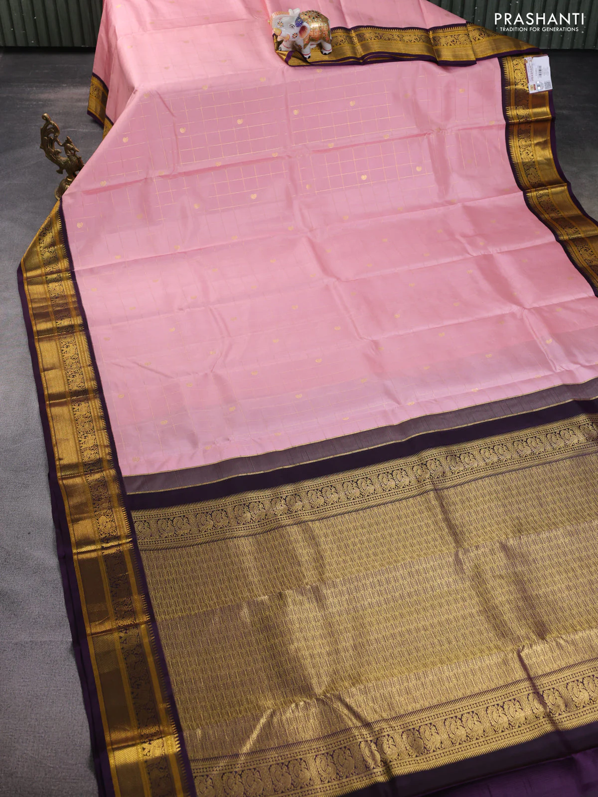 Pure kanchipuram silk saree peach pink and purple with allover zari checks & paisley buttas and elephant & annam zari woven border - Image 7