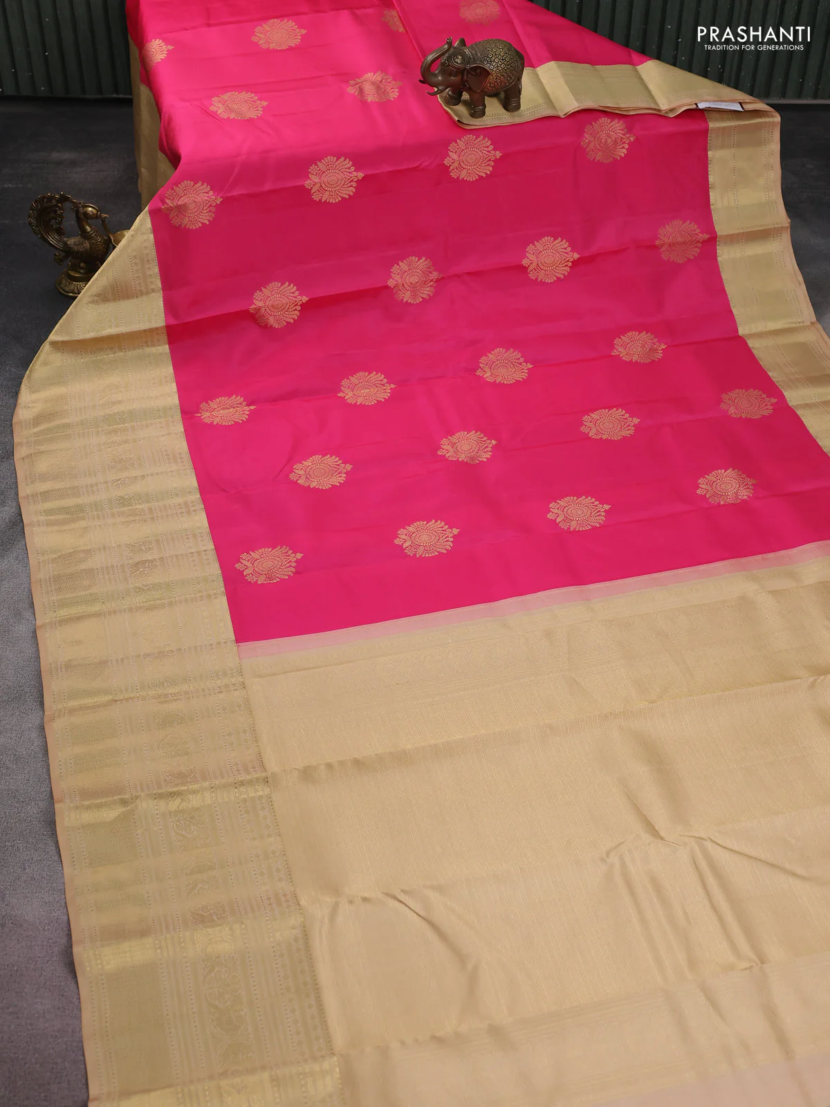 Pure kanchipuram silk saree peach pink and sandal with zari woven buttas and long zari woven korvai border - Image 2