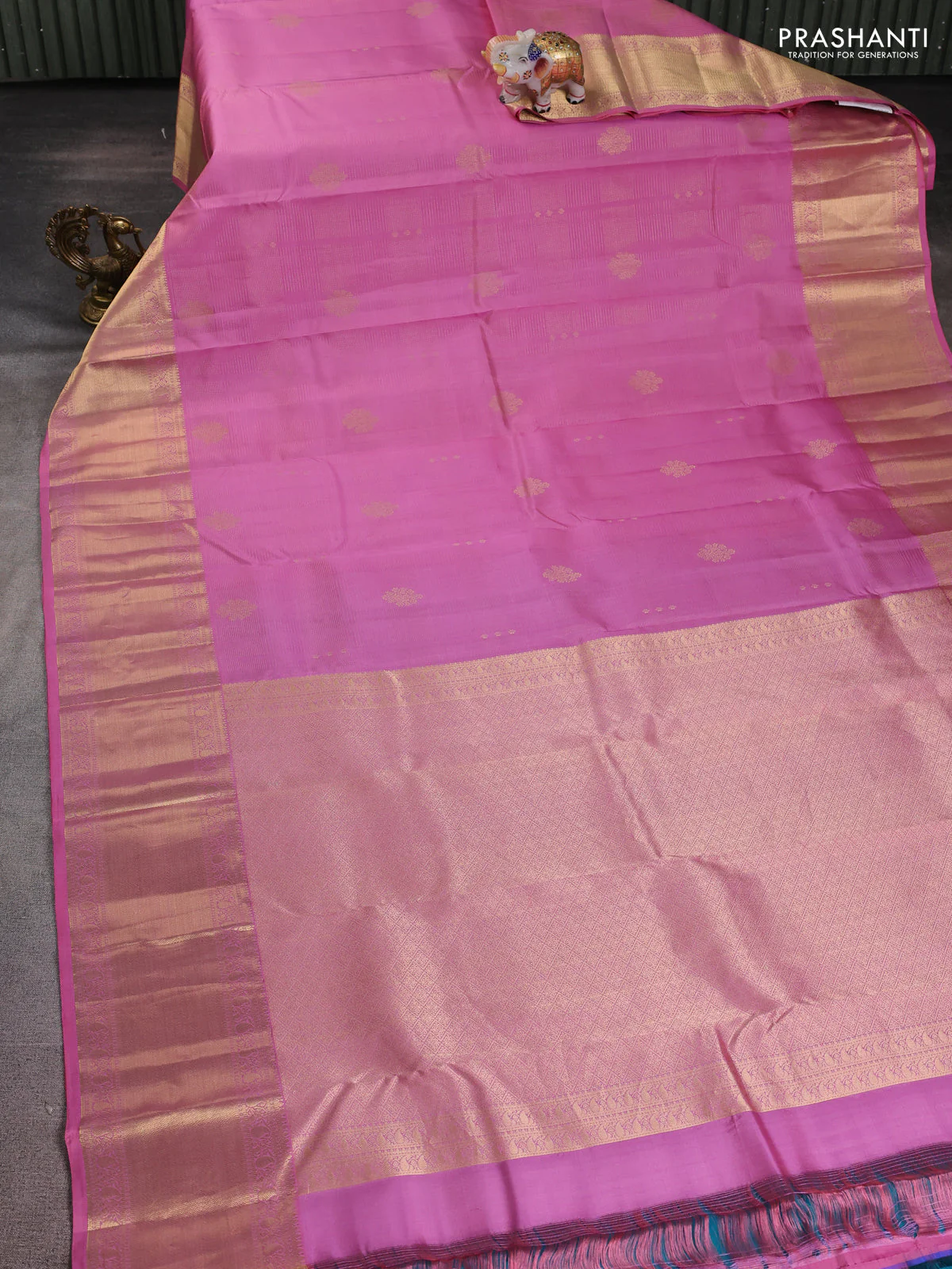 Pure kanchipuram silk saree peach pink and teal green with allover zari weaves & buttas and rich zari woven border - Image 2