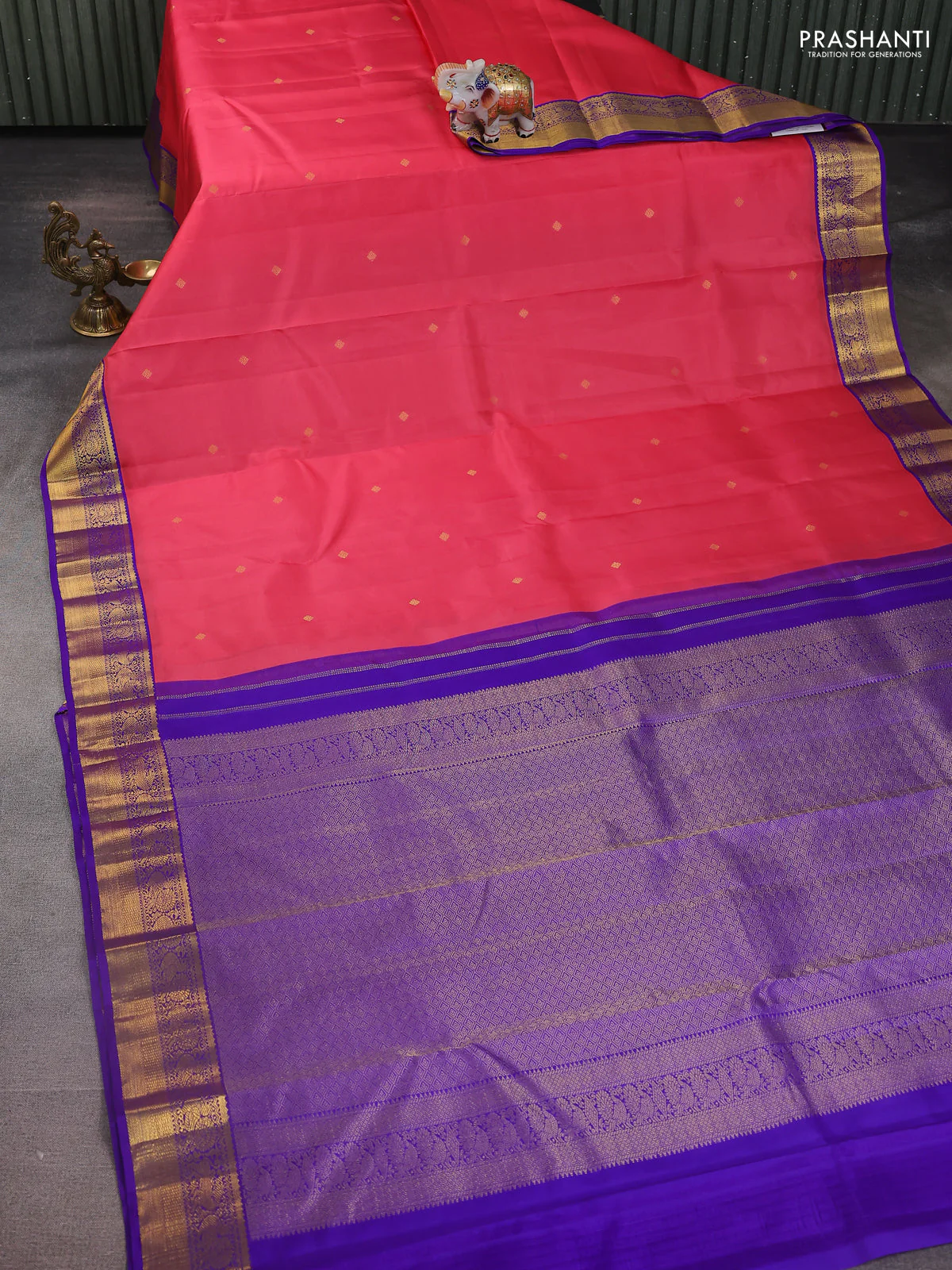 Pure kanchipuram silk saree peach pink and violet with zari woven buttas and zari woven korvai border - Image 2