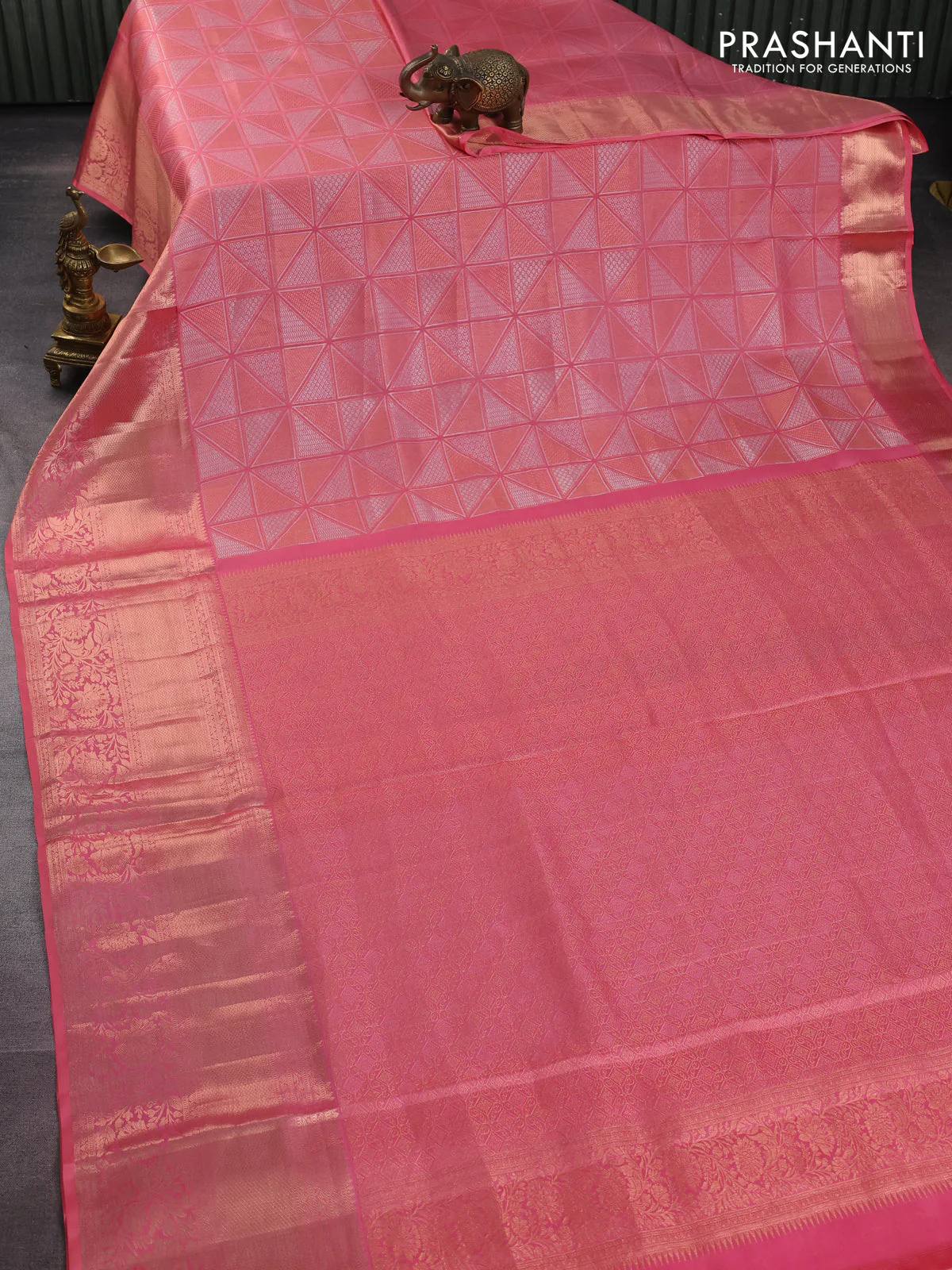 Pure kanchipuram silk saree peach pink with allover silver & gold zari woven geometric brocade weaves and long copper zari woven border - Image 2