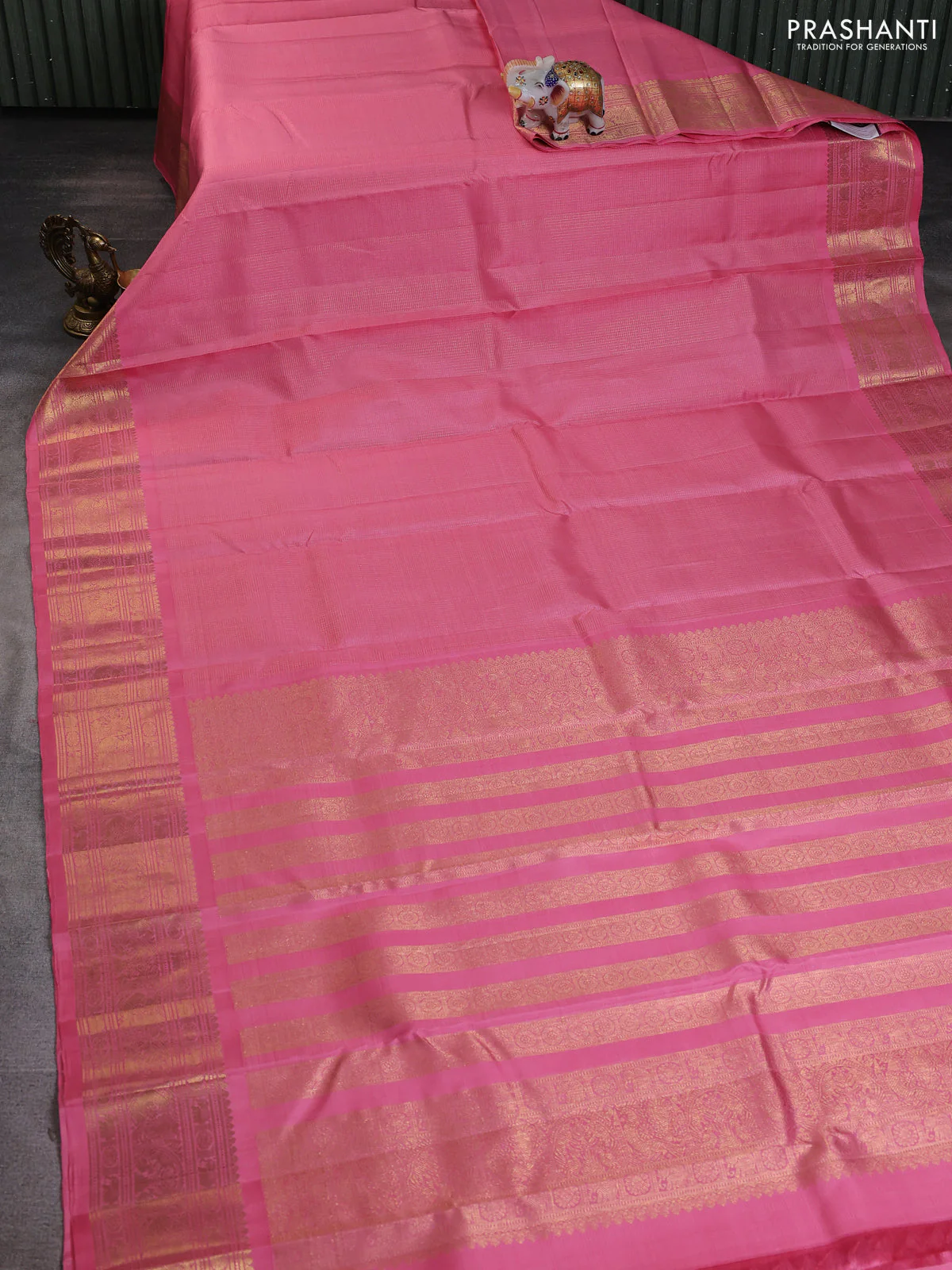 Pure kanchipuram silk saree peach pink with allover small zari woven checked pattern and rich zari woven border - Image 2