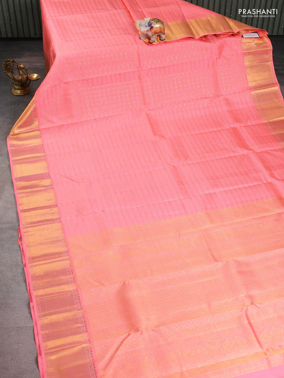 Pure kanchipuram silk saree peach pink with allover zari checks & buttas and rich zari woven border - Image 2