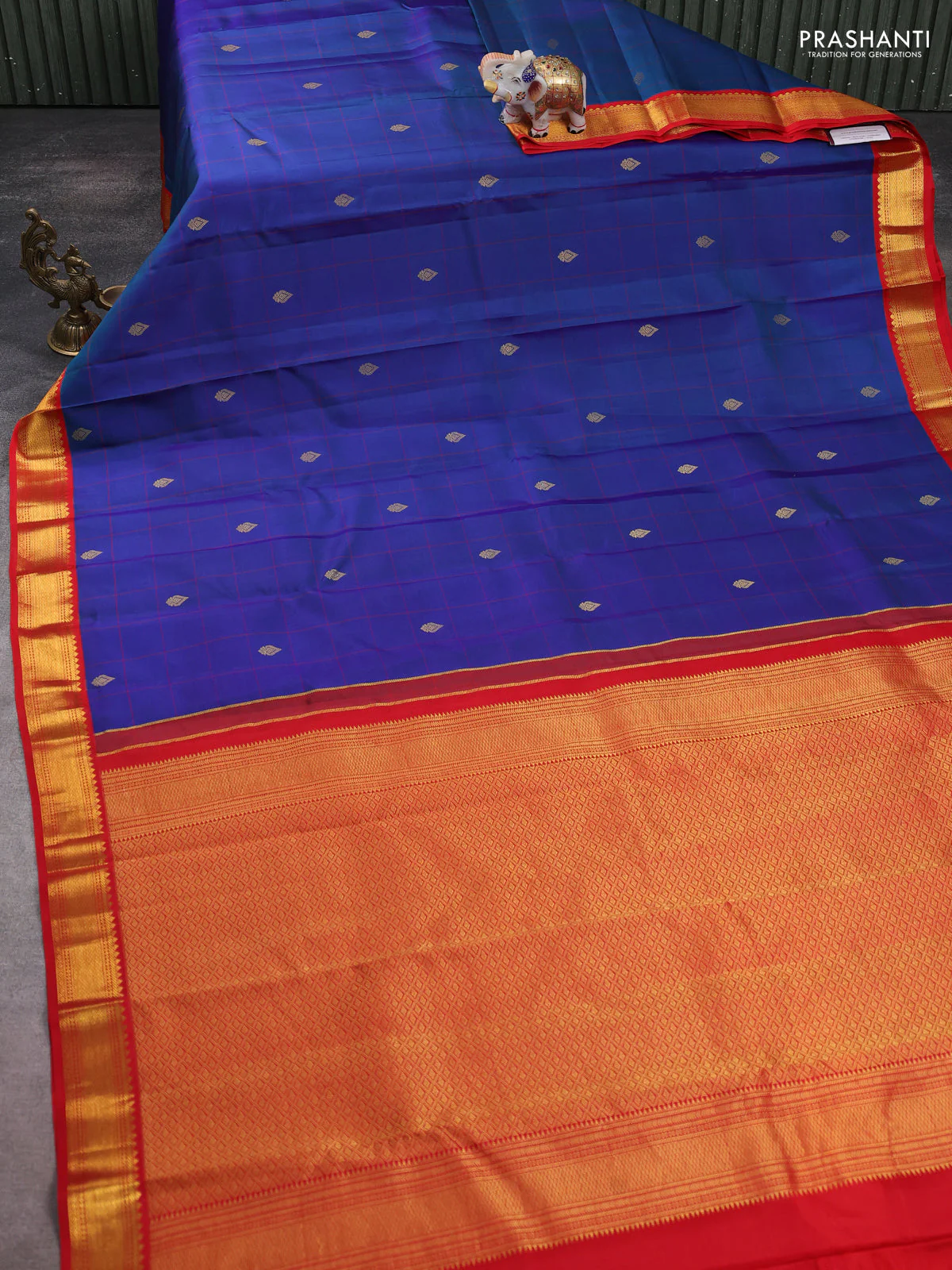Pure kanchipuram silk saree peacock blue and red with allover checks & buttas and zari woven korvai border - Image 2