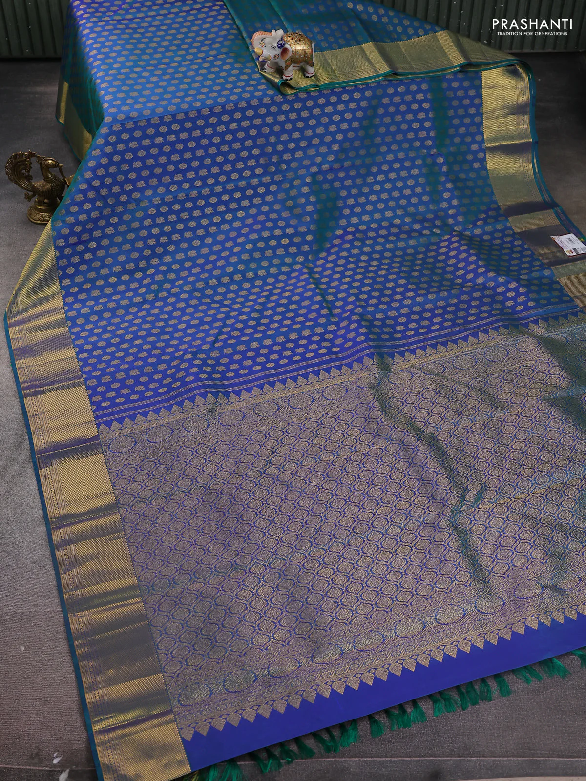 Pure kanchipuram silk saree peacock blue with allover annam & mayil chakram buttas and zari woven border - Image 3
