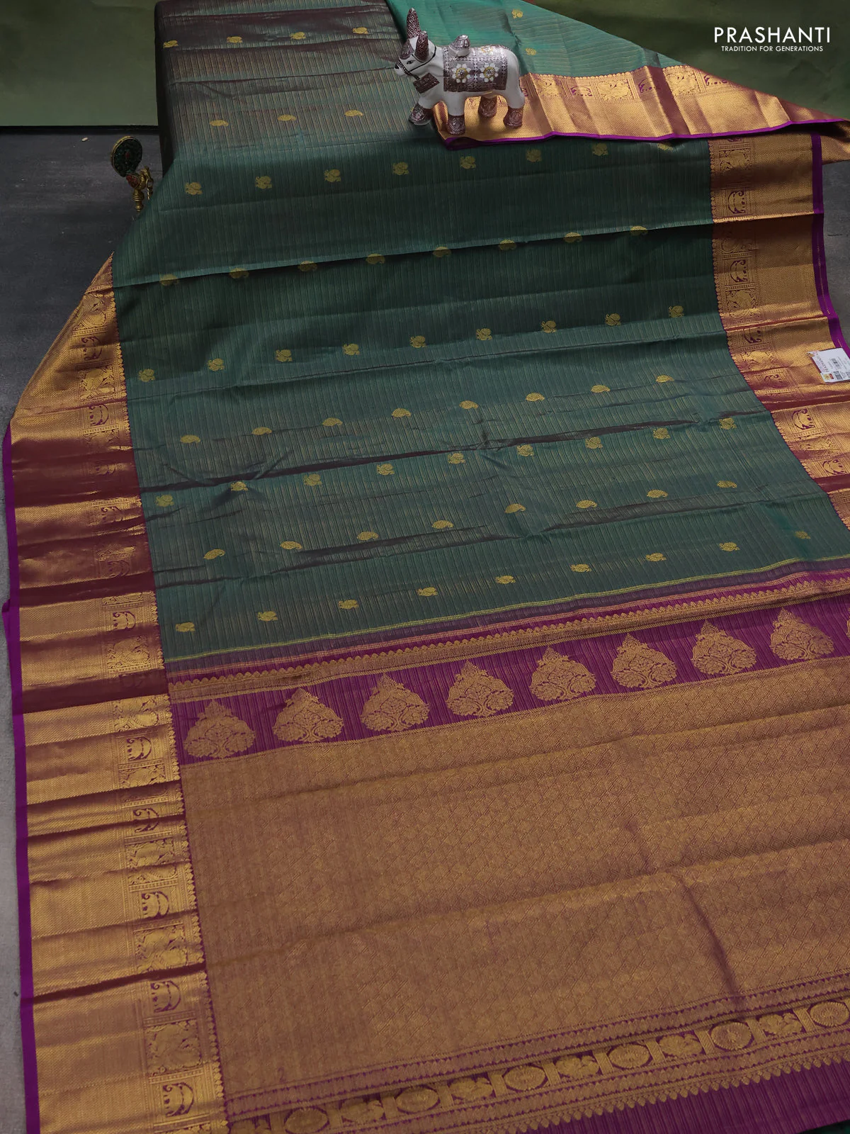 Pure kanchipuram silk saree peacock green and violet with allover zari woven vairaosi pattern & buttas and zari woven border - Image 3