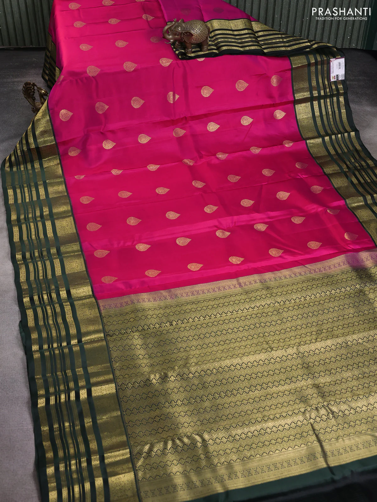 Pure kanchipuram silk saree pink and bottle green with zari woven buttas and long zari woven border - Image 2
