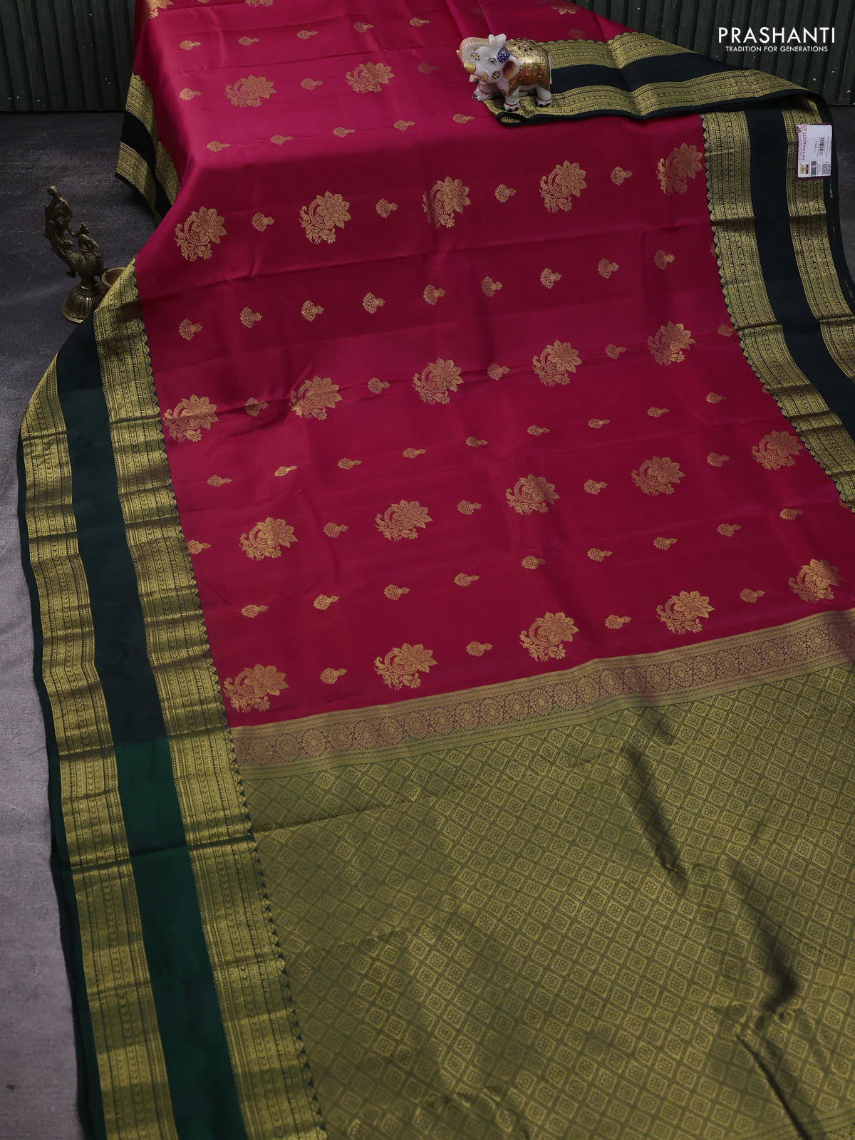 Pure kanchipuram silk saree pink and bottle green with zari woven buttas and rettapet zari woven korvai border - Image 2