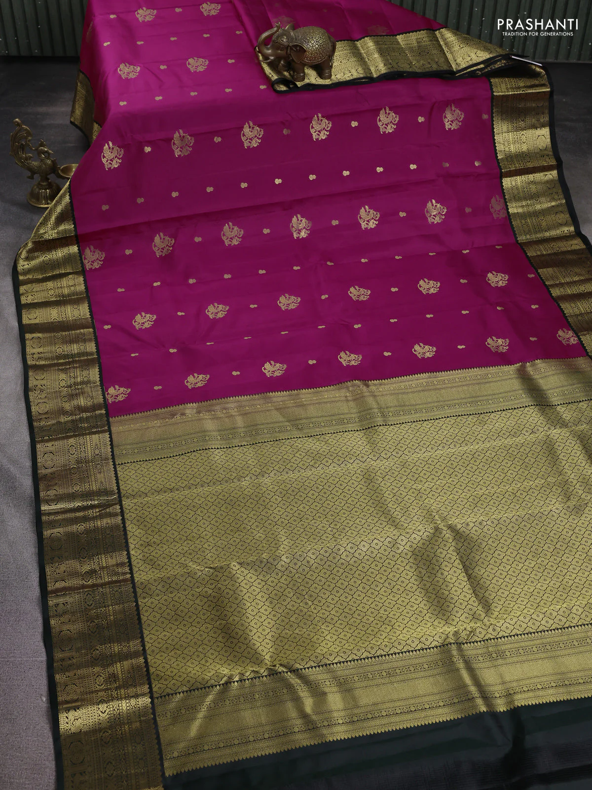 Pure kanchipuram silk saree pink and bottle green with zari woven buttas and zari woven korvai border - Image 2