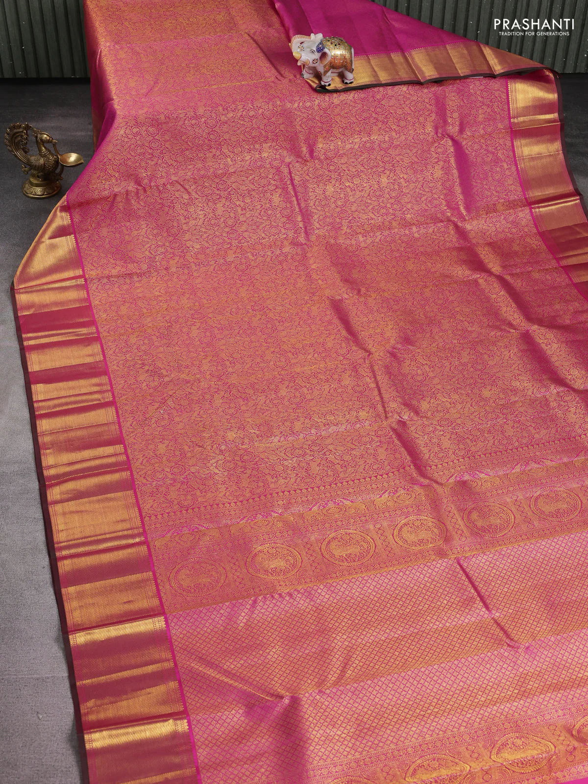 Pure kanchipuram silk saree pink and dual shade of green with allover zari woven brocade weaves and rich zari woven border - Image 2