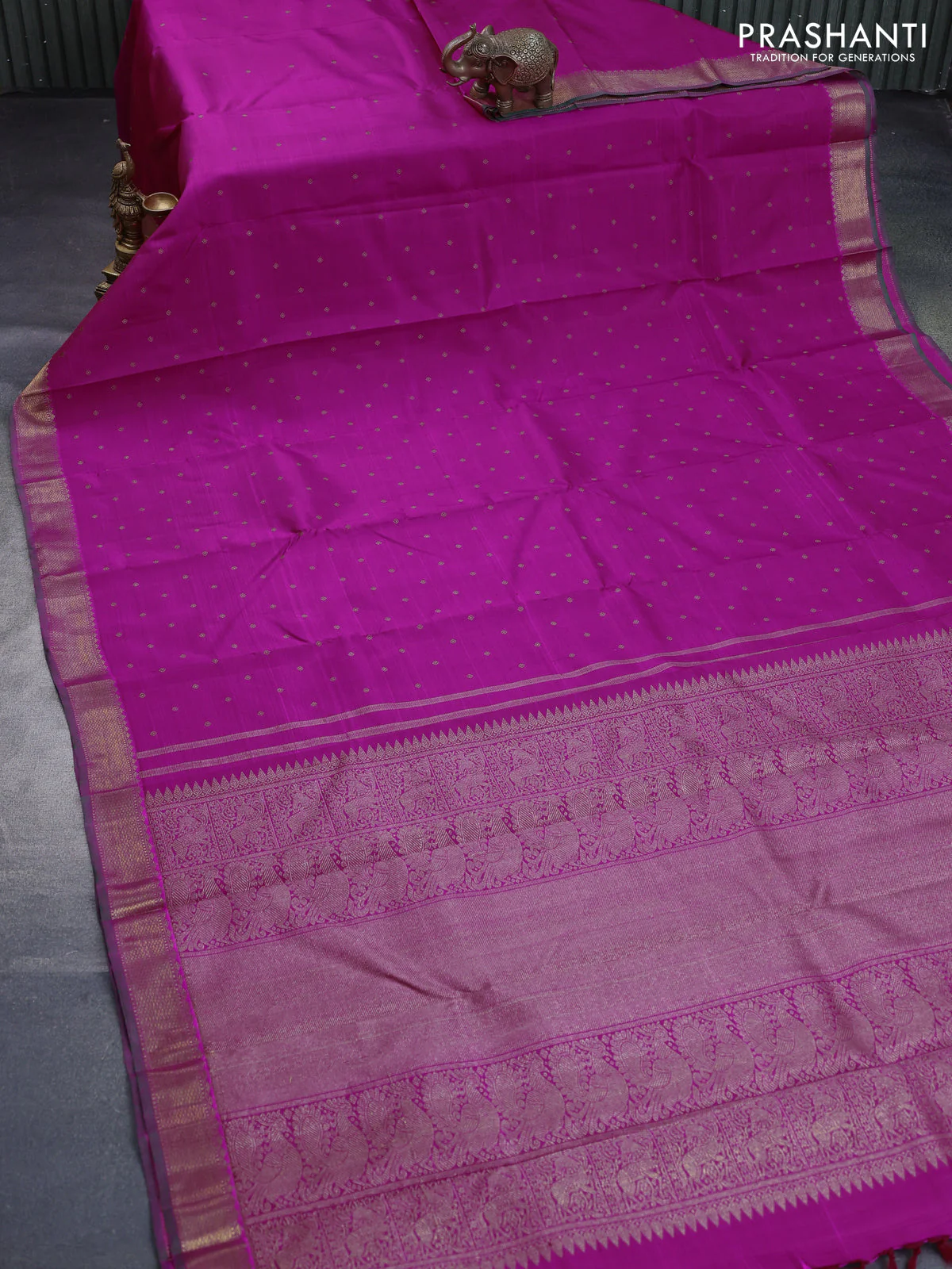 Pure kanchipuram silk saree pink and dual shade of green with zari woven buttas and zari woven border - Image 3