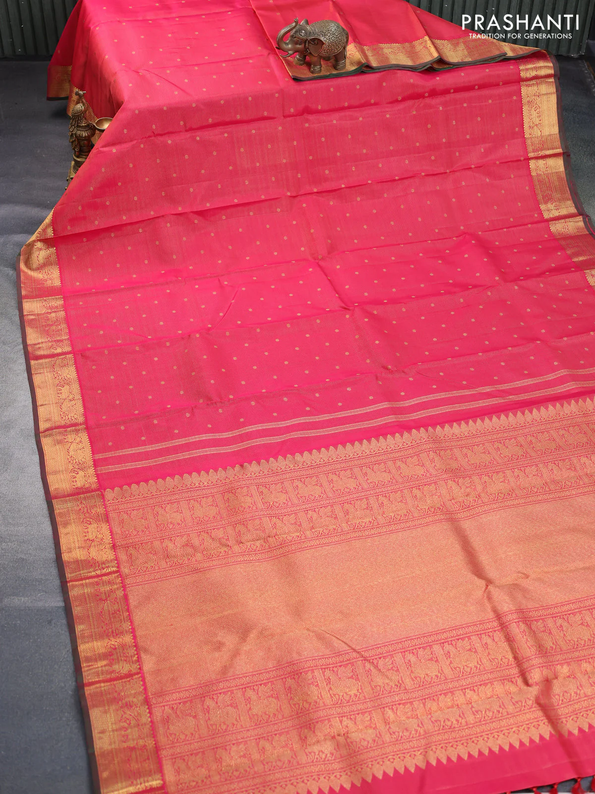 Pure kanchipuram silk saree pink and green with allover zari weaves & buttas and zari woven border - Image 3