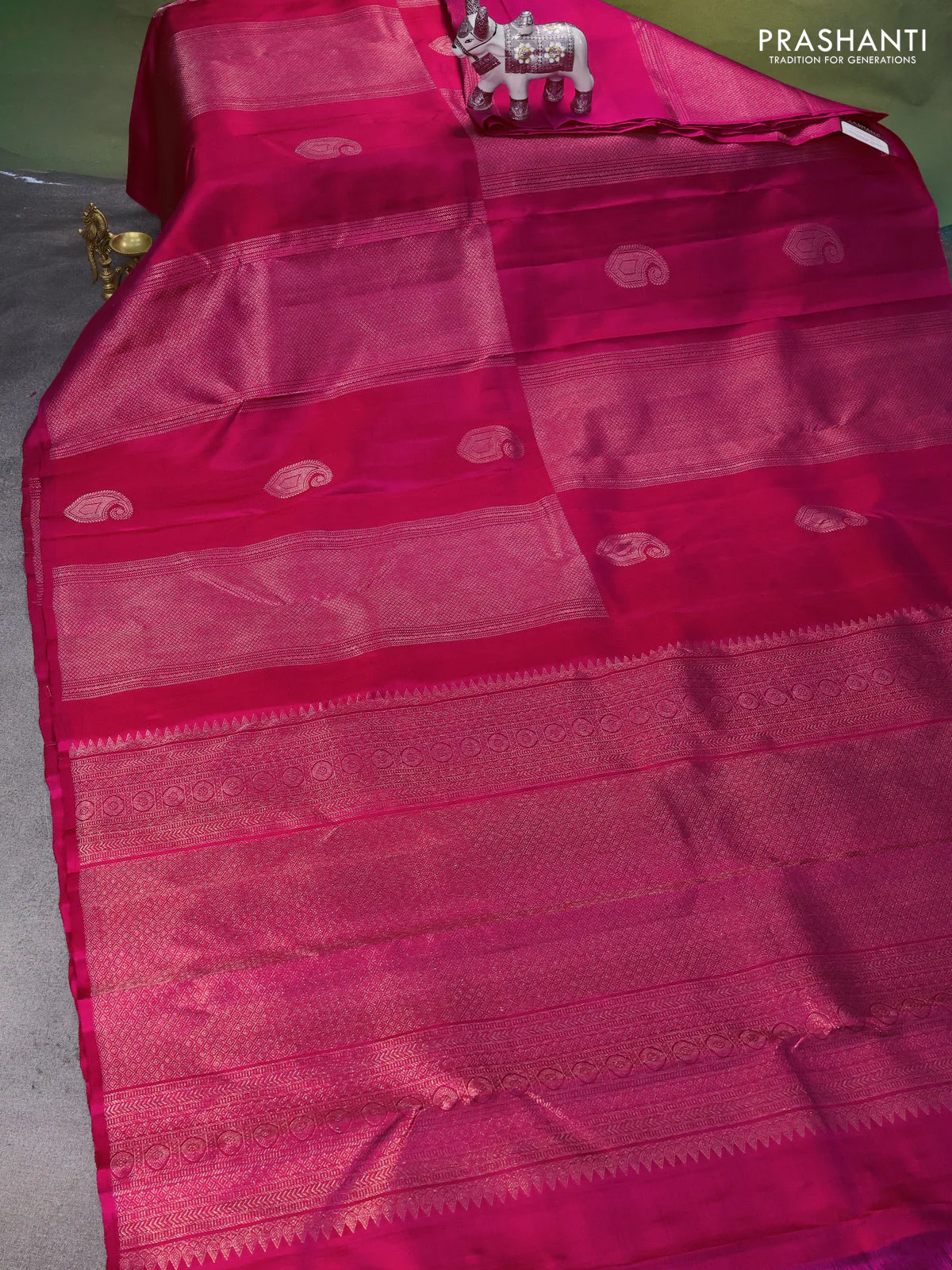 Pure kanchipuram silk saree pink and green with allover zari weaves & buttas in borderless style - Image 2