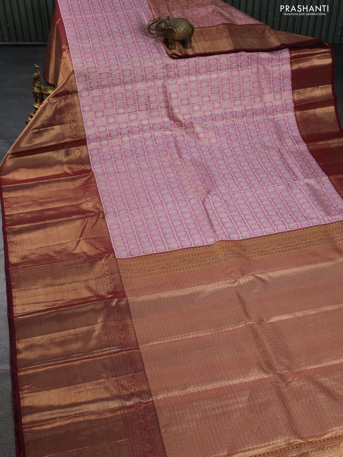 Pure kanchipuram silk saree pink and maroon with allover annam & chakkaram buttas and long rich zari woven border - Image 2