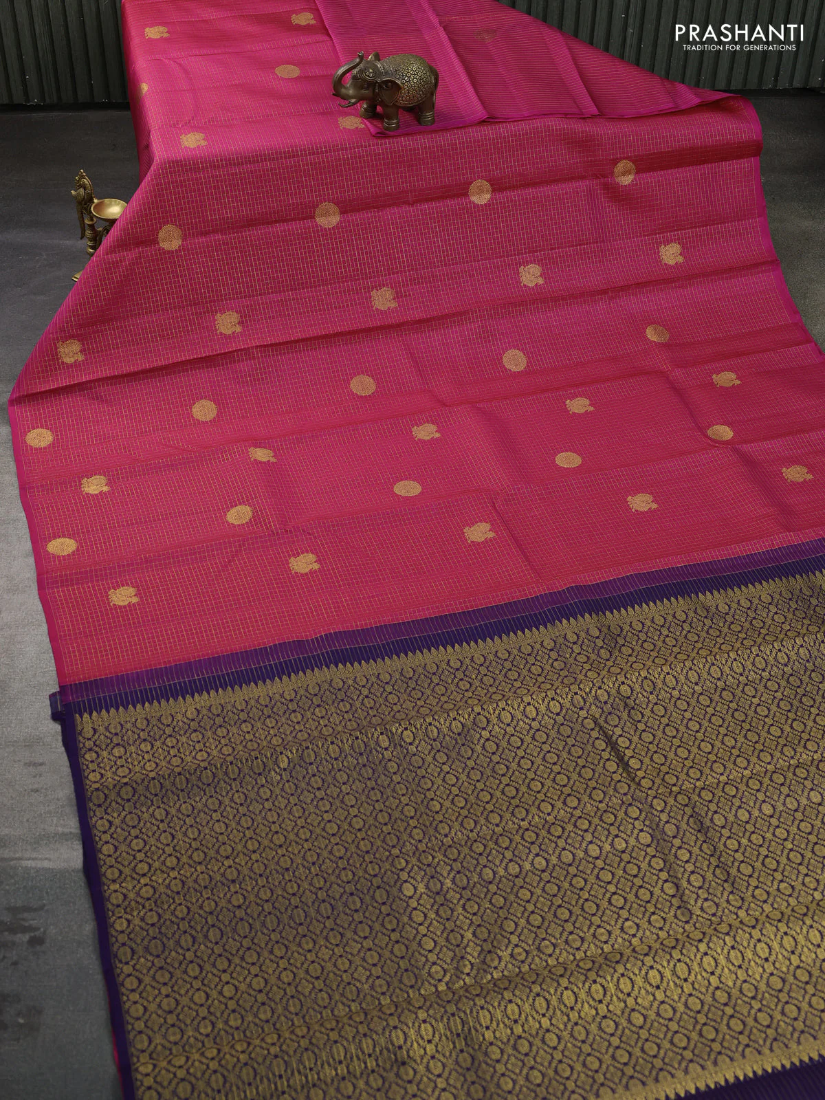 Pure kanchipuram silk saree pink and navy blue with allover small zari checks & buttas in borderless style - Image 2