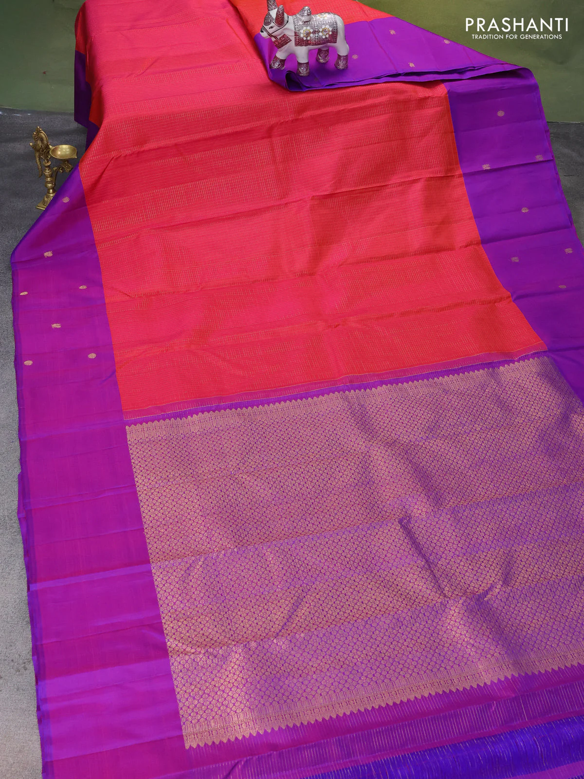 Pure kanchipuram silk saree pink and purple with allover small zari checked pattern and long zari woven butta border - Image 2