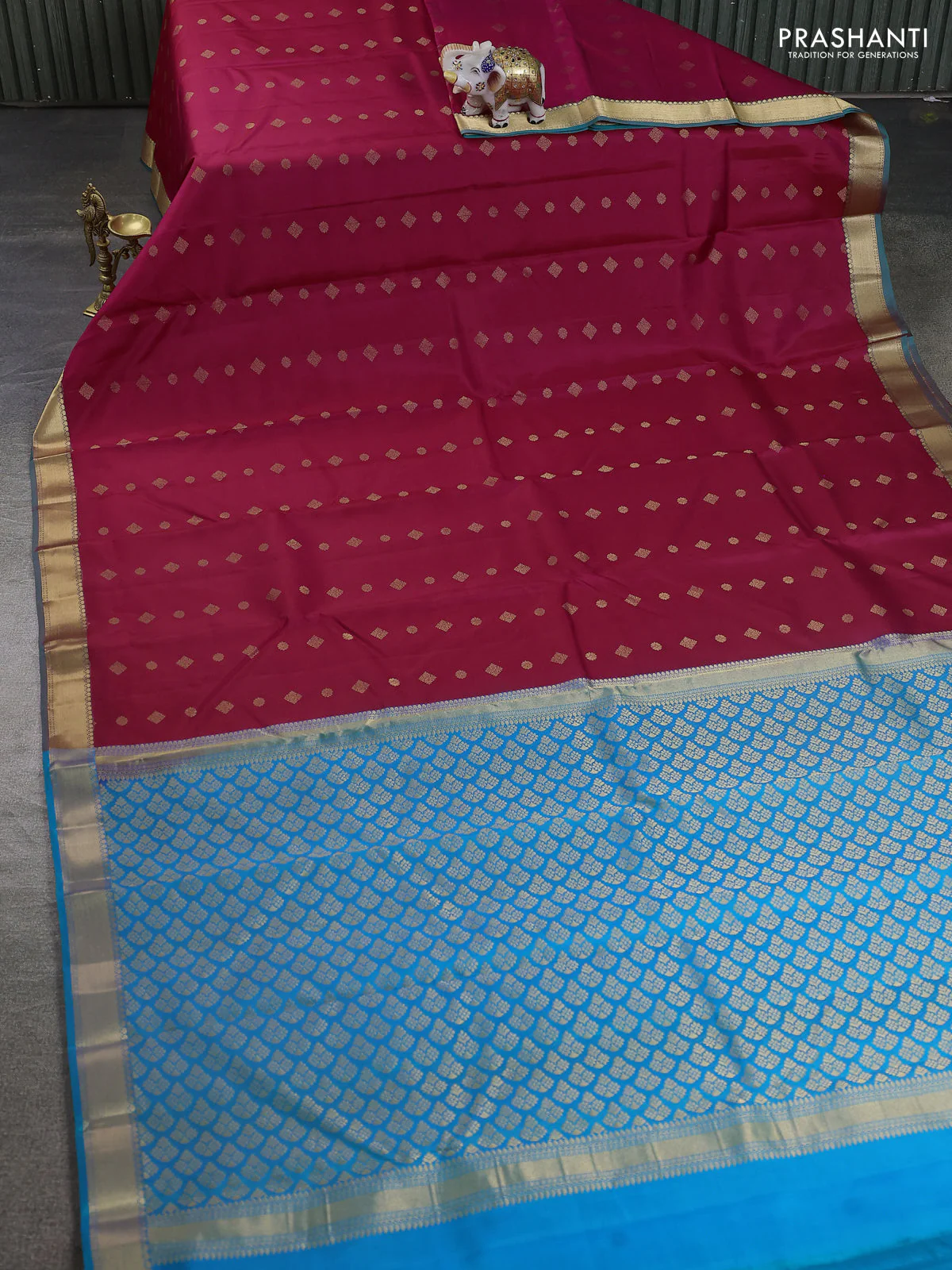 Pure kanchipuram silk saree pink and teal blue with allover zari woven buttas and rich zari woven border - Image 2
