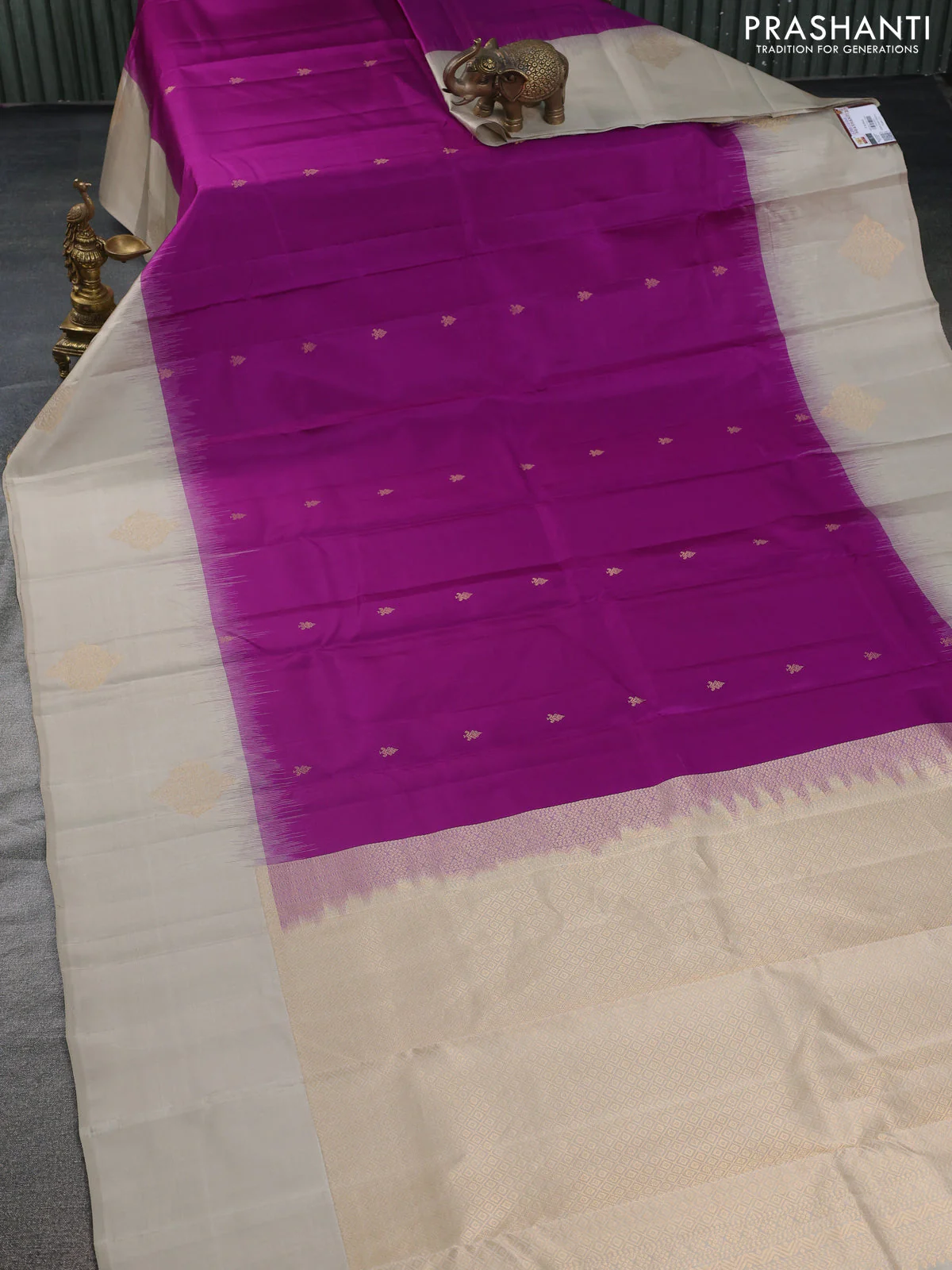 Pure kanchipuram silk saree purple and beige with zari woven buttas and zari woven butta border - Image 2