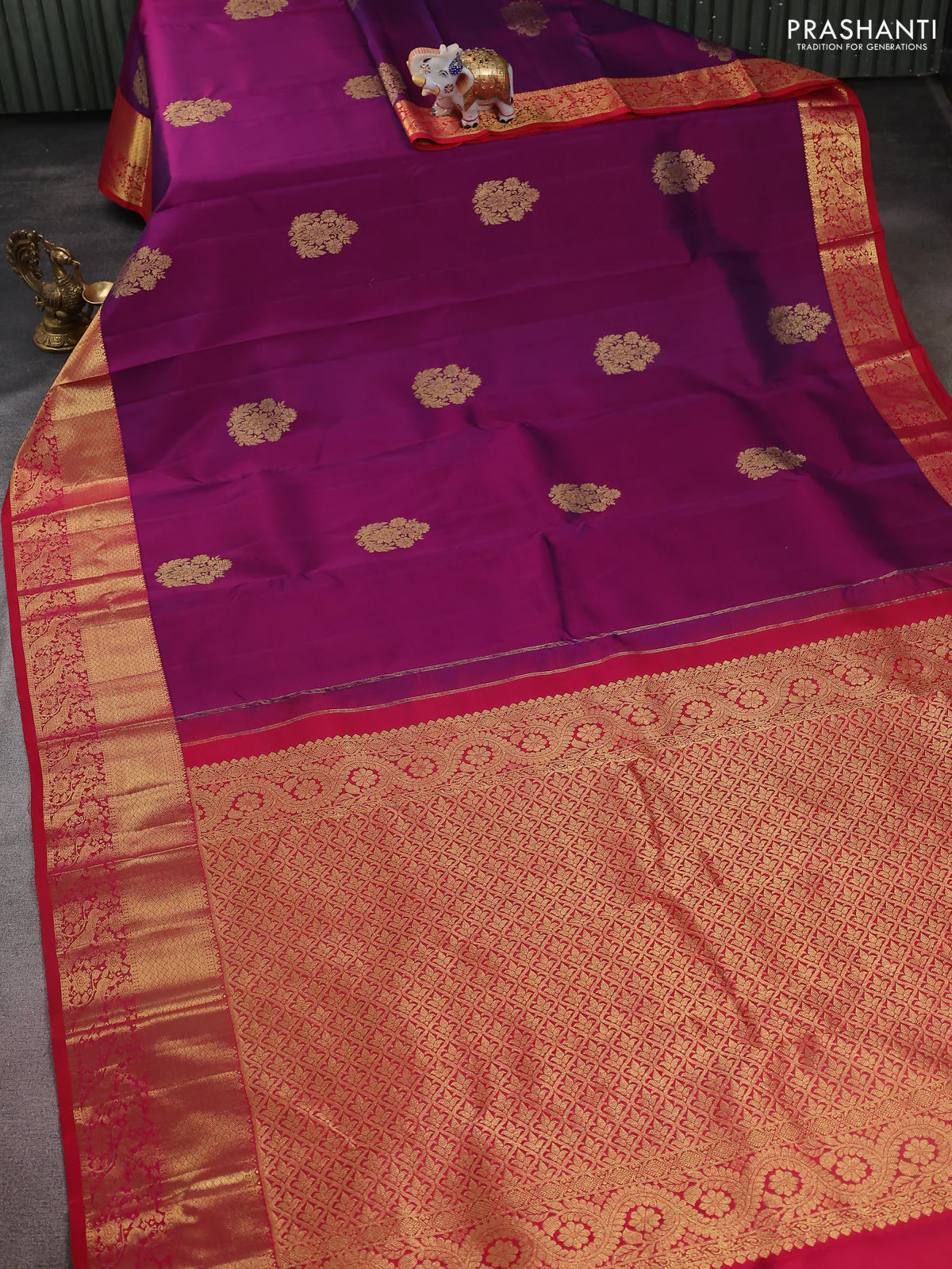 Pure kanchipuram silk saree purple and dual shade of reddish pink with zari woven floral buttas and rich zari woven border - Image 2