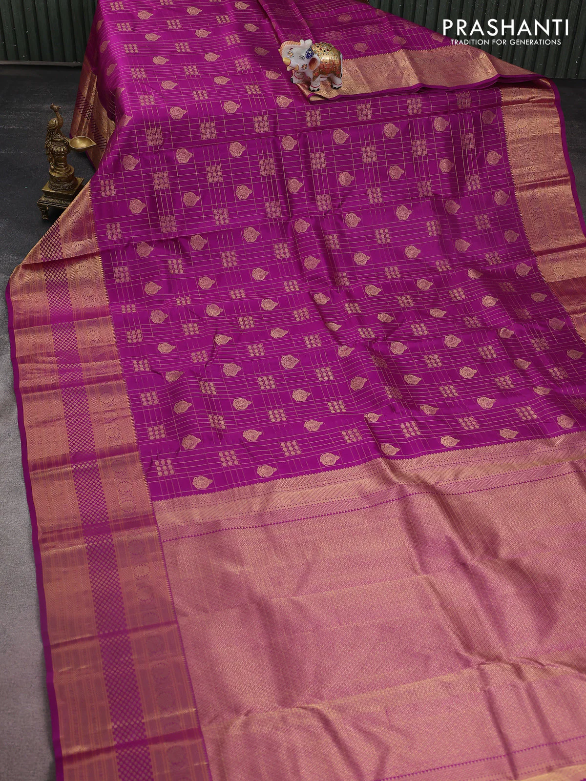 Pure kanchipuram silk saree purple with allover checks & zari buttas and long rich zari woven border - Image 2