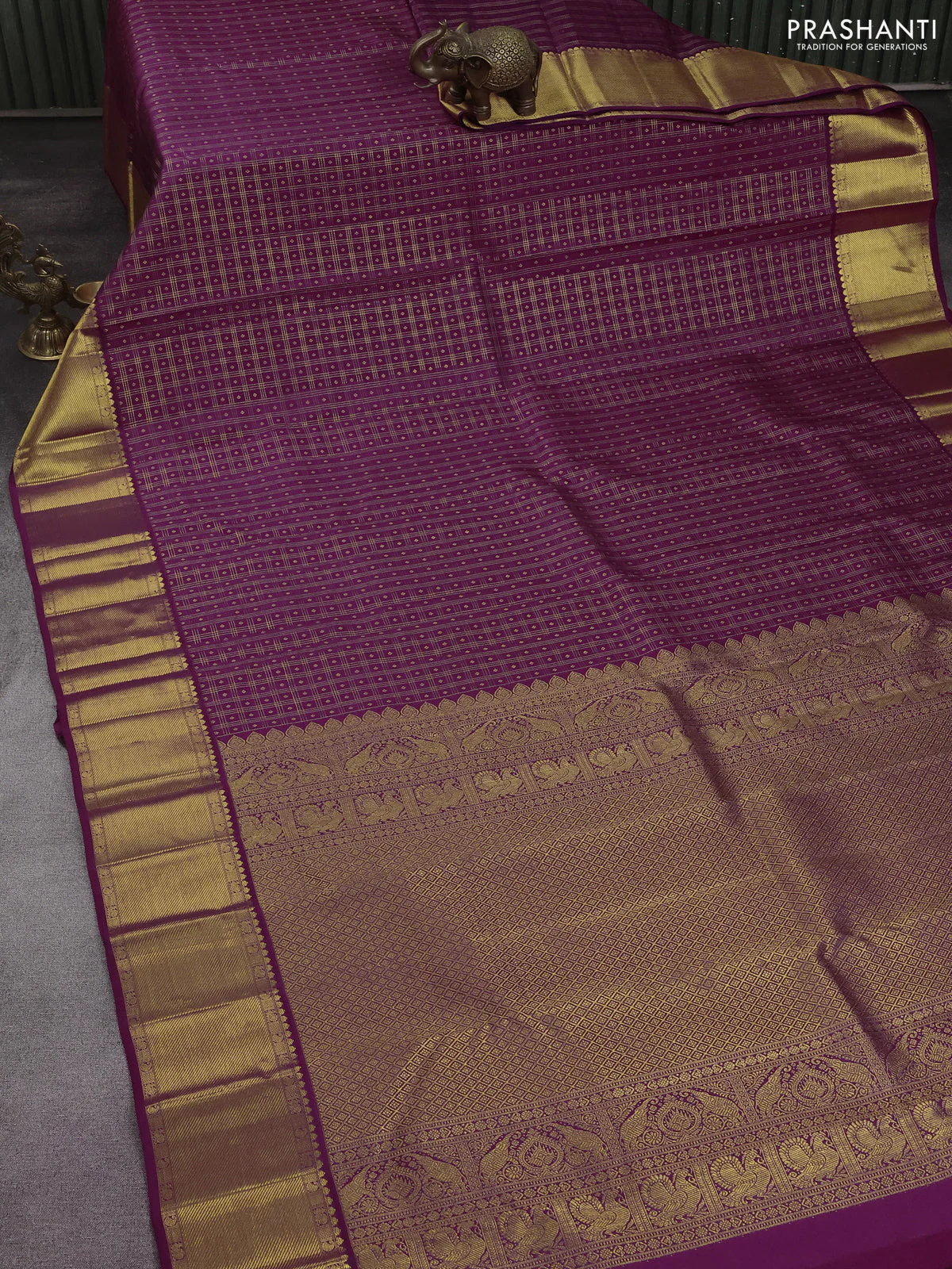 Pure kanchipuram silk saree purple with allover small zari checks & buttas and zari woven border - Image 2