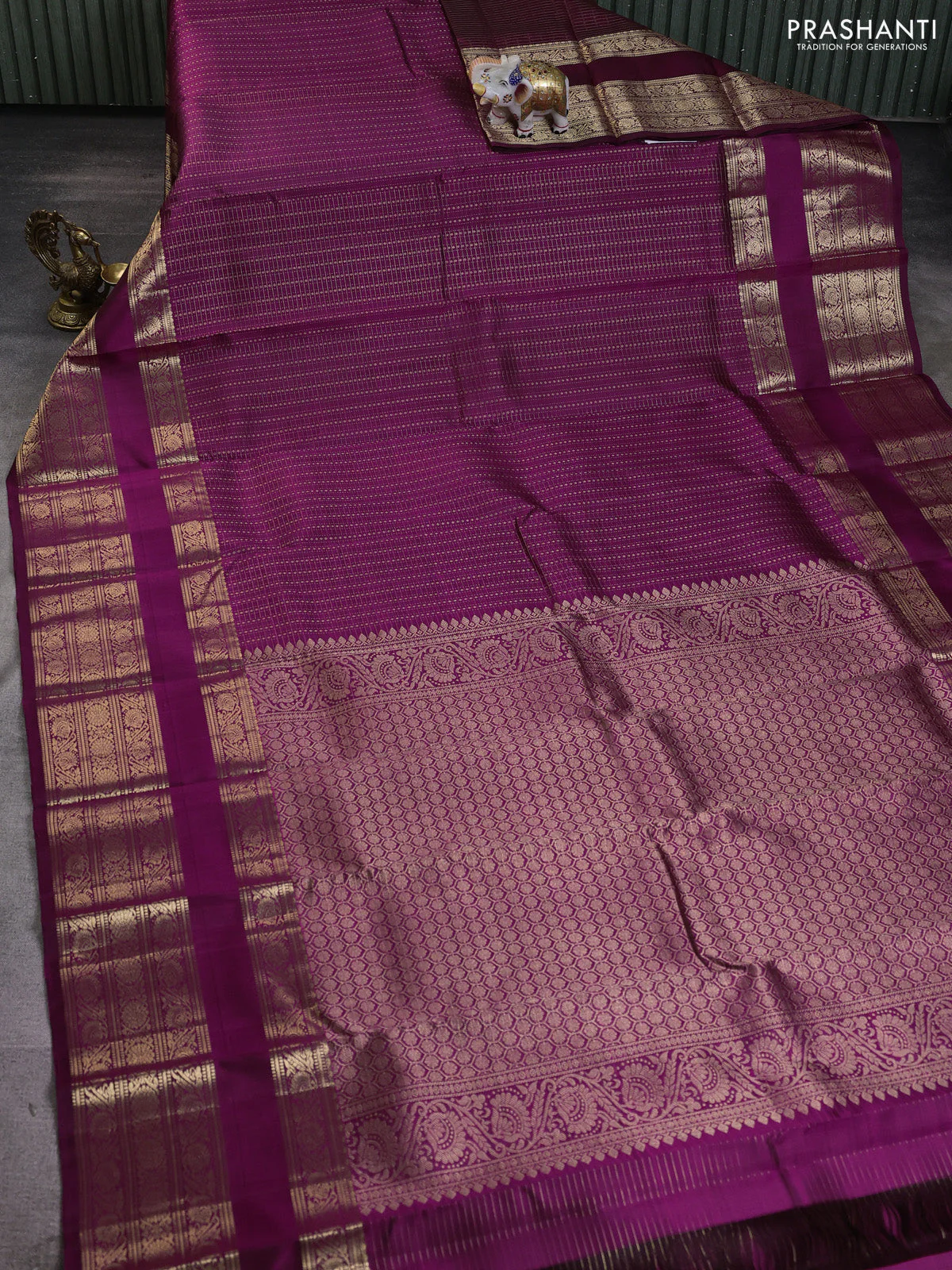 Pure kanchipuram silk saree purple with allover zari checks & buttas and long rettapet zari woven border - Image 2