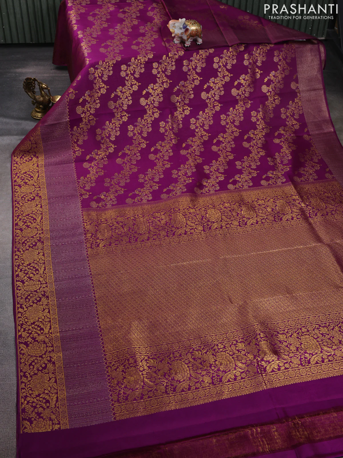 Pure kanchipuram silk saree purple with allover zari woven brocade weaves and long zari woven floral border - Image 2