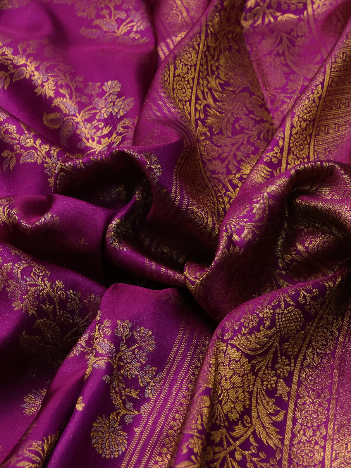 Pure kanchipuram silk saree purple with allover zari woven brocade weaves and long zari woven floral border - Image 3