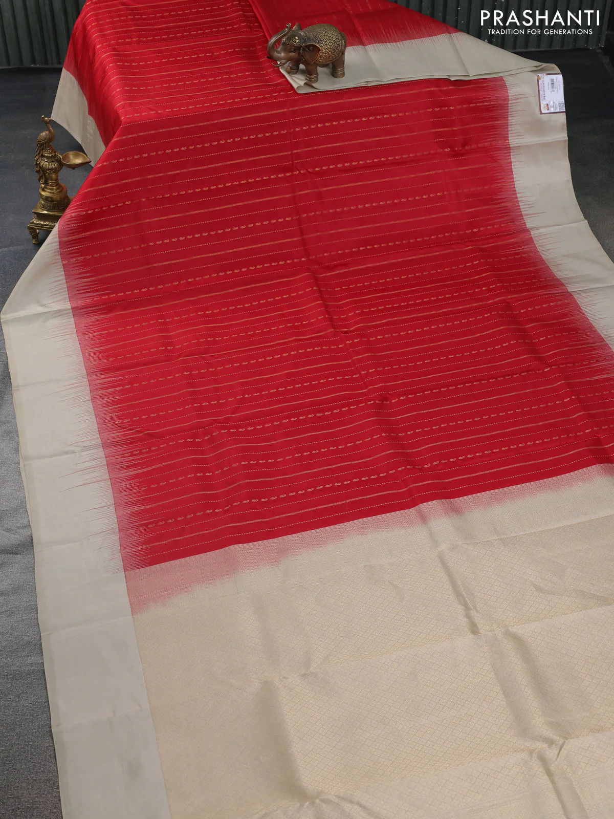 Pure kanchipuram silk saree red and beige with allover stripes pattern and simple border - Image 2
